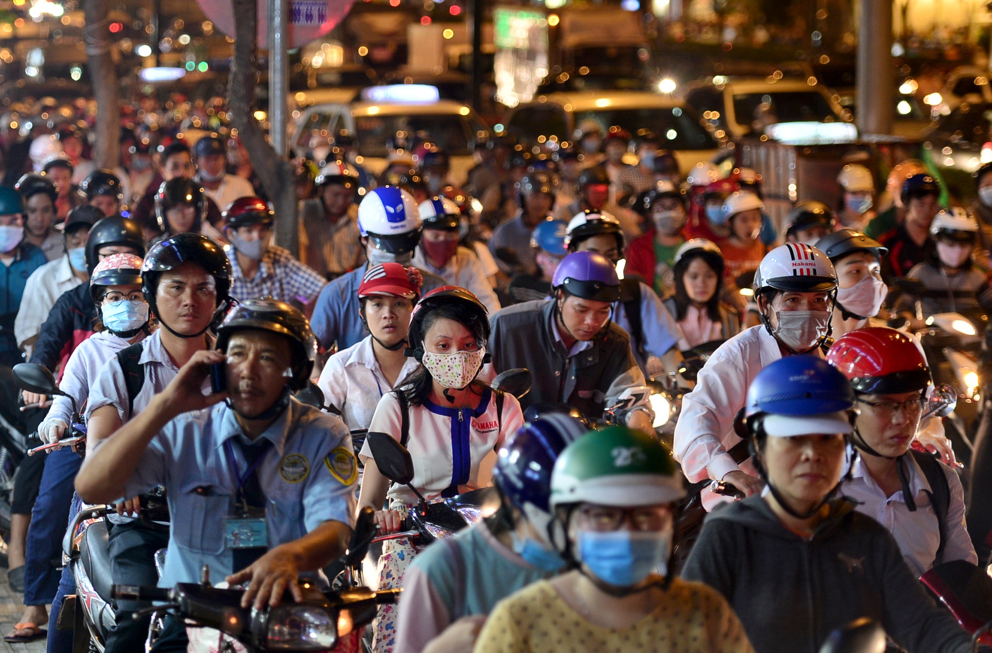 ket xe nghiem trong tren dai lo Pham Van Dong anh 11