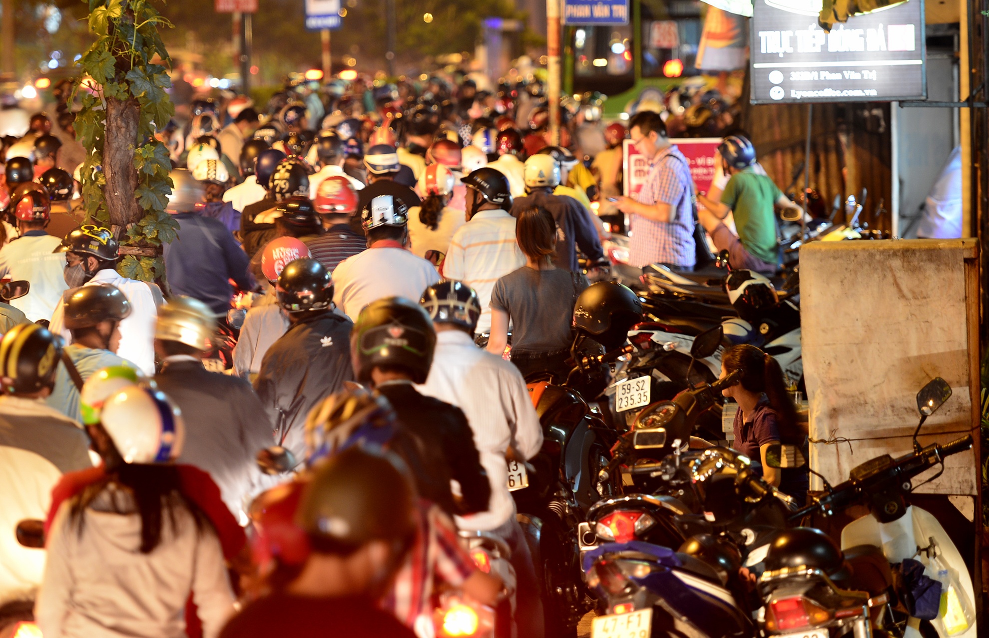 ket xe nghiem trong tren dai lo Pham Van Dong anh 14