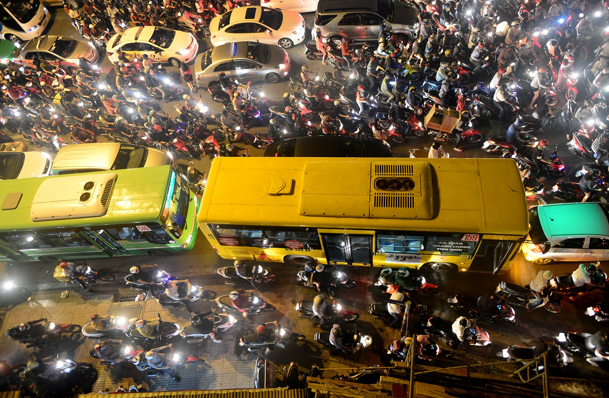 ket xe nghiem trong tren dai lo Pham Van Dong anh 7