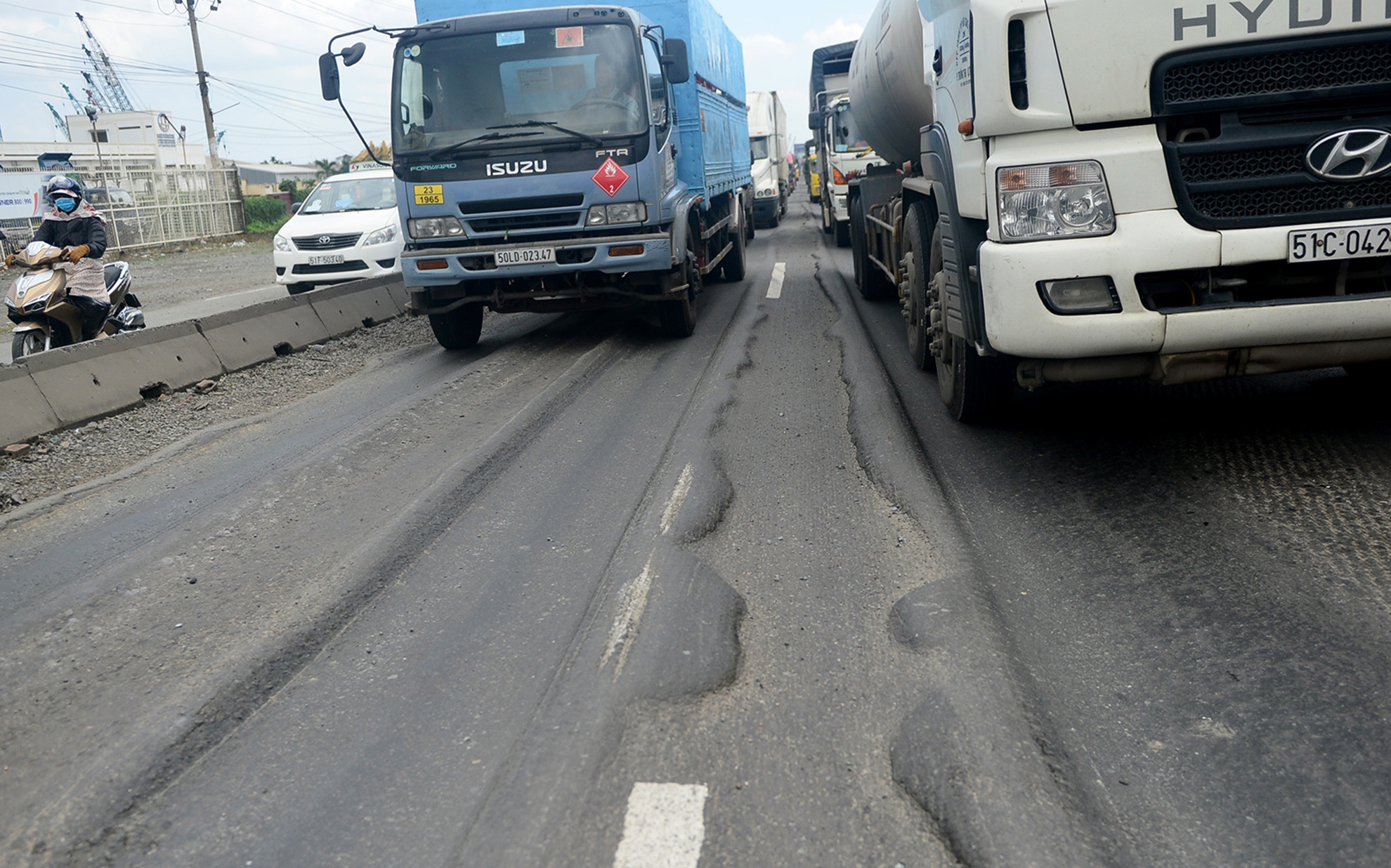 Tai xe Sai Gon than troi khi qua duong 