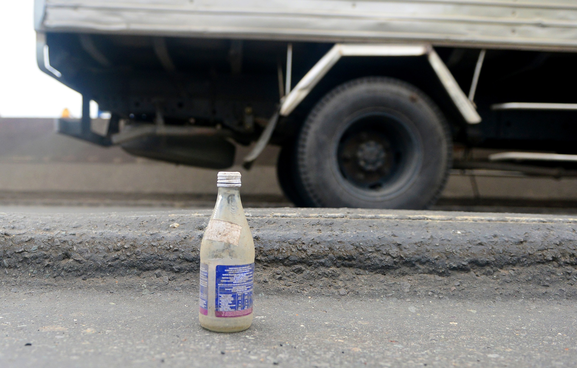 xe co chay treo banh tren duong lun o Sai Gon anh 5