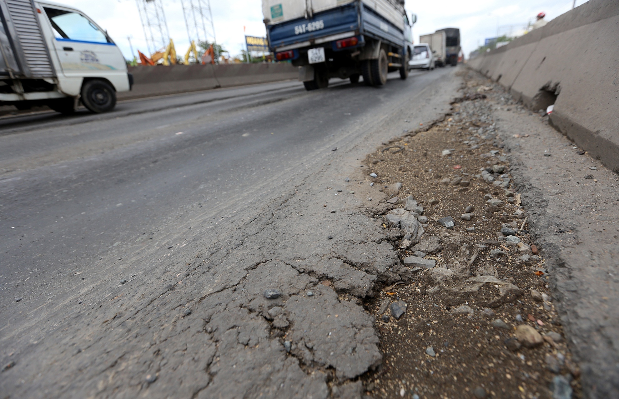 xe co chay treo banh tren duong lun o Sai Gon anh 7