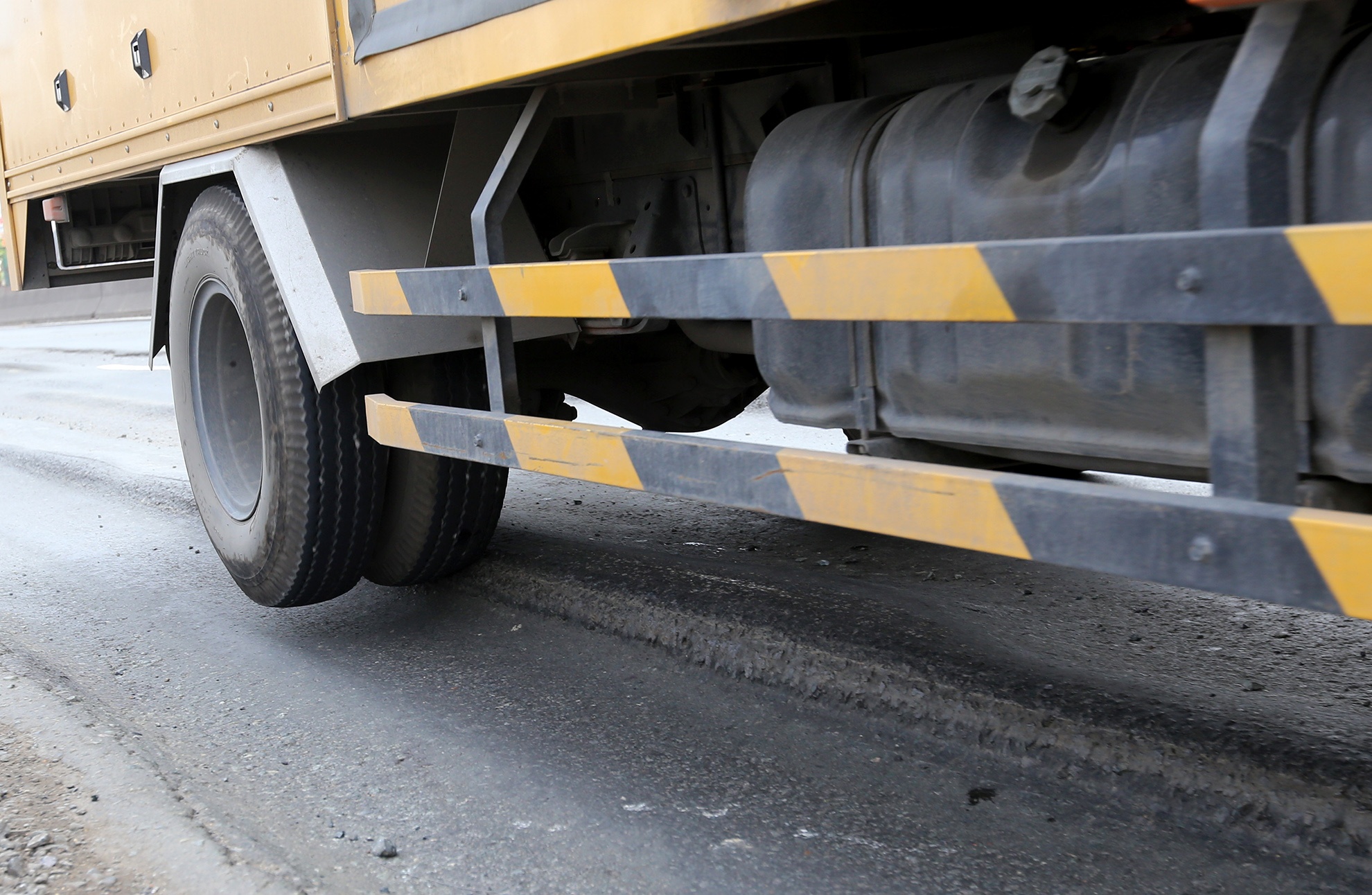 xe co chay treo banh tren duong lun o Sai Gon anh 8