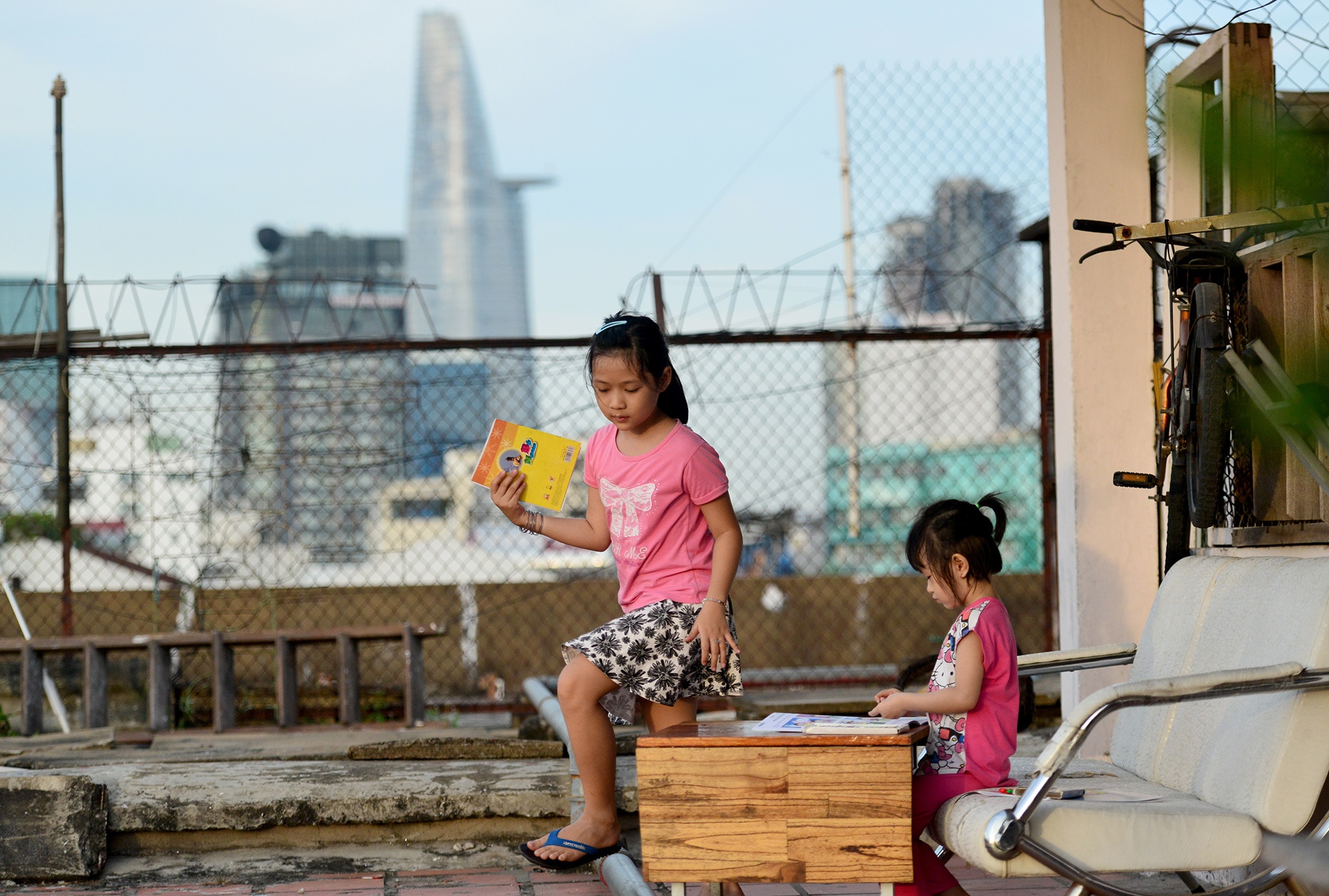 Ben trong chung cu 40 tuoi phai di doi khan cap o pho Tay Sai Gon hinh anh