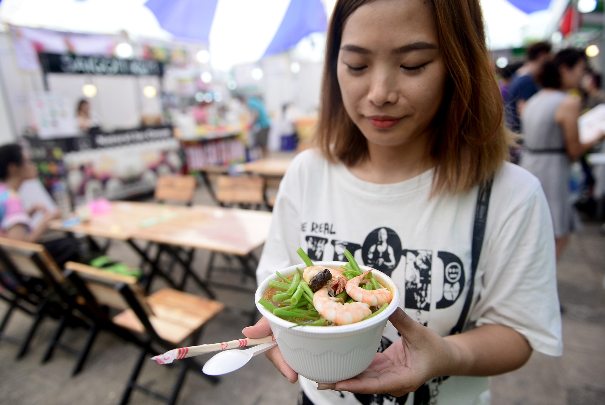 cho phien cuoi tuan trong cong vien ben Bach Dang anh 13