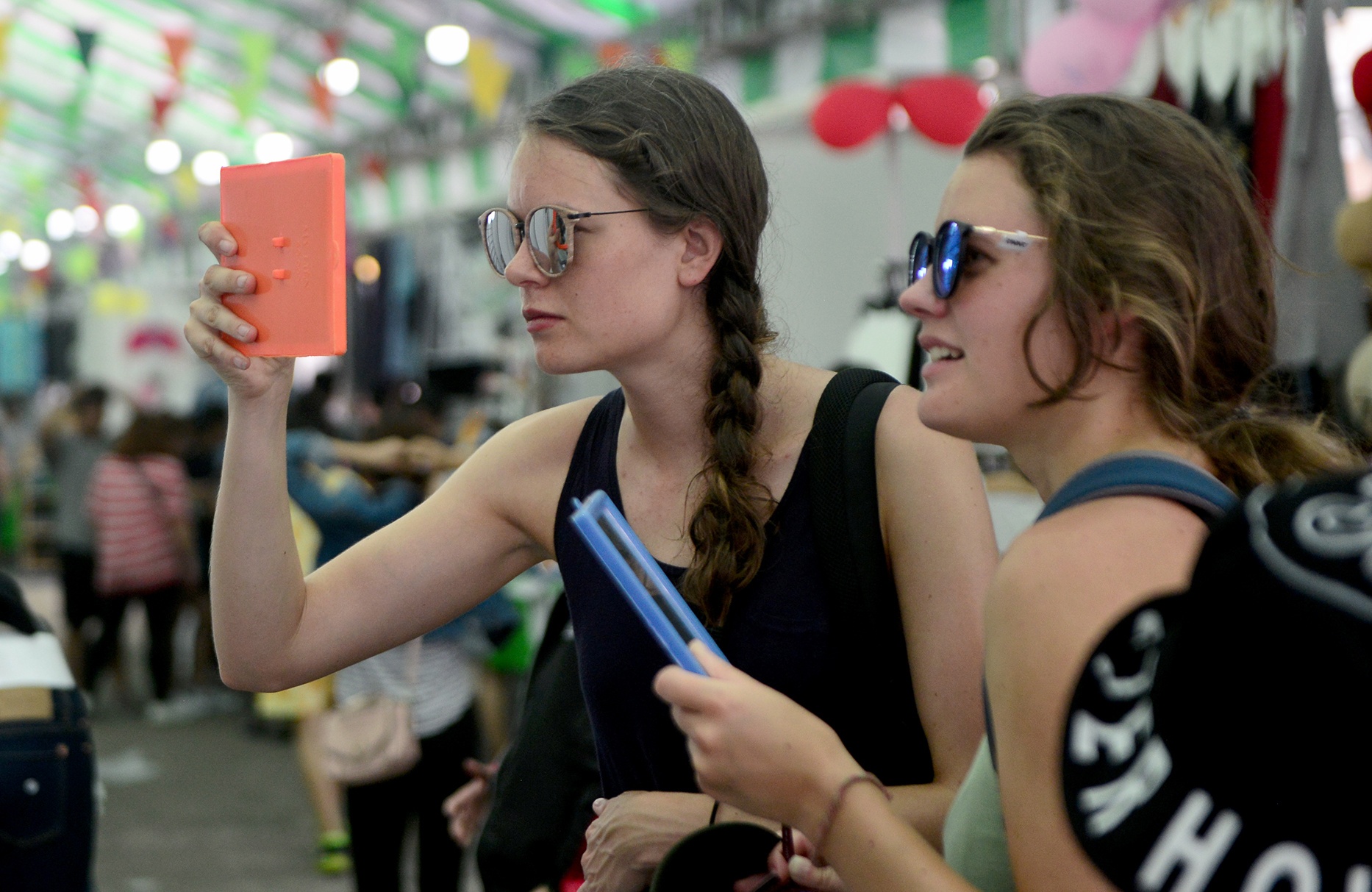 Tham quan cho phien ben ben Bach Dang o Sai Gon hinh anh