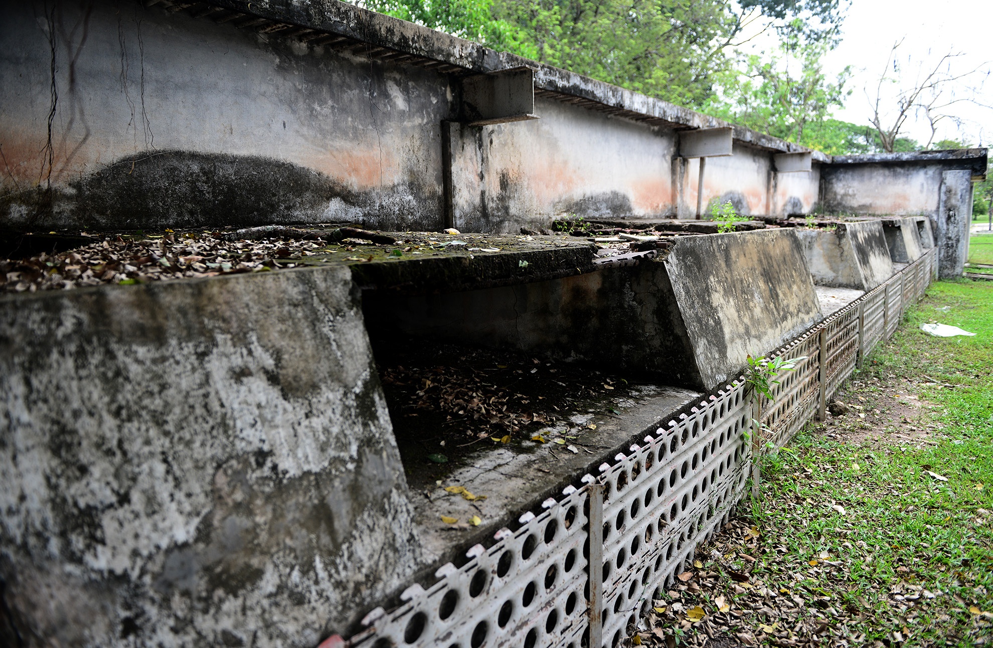 Can canh he thong lo cot kien co cua My o phia tay Sai Gon hinh anh