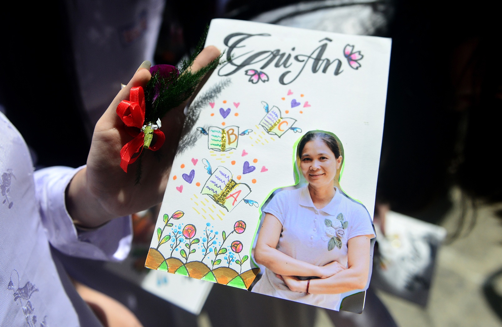 tri an thay co ngay ra truong anh 7