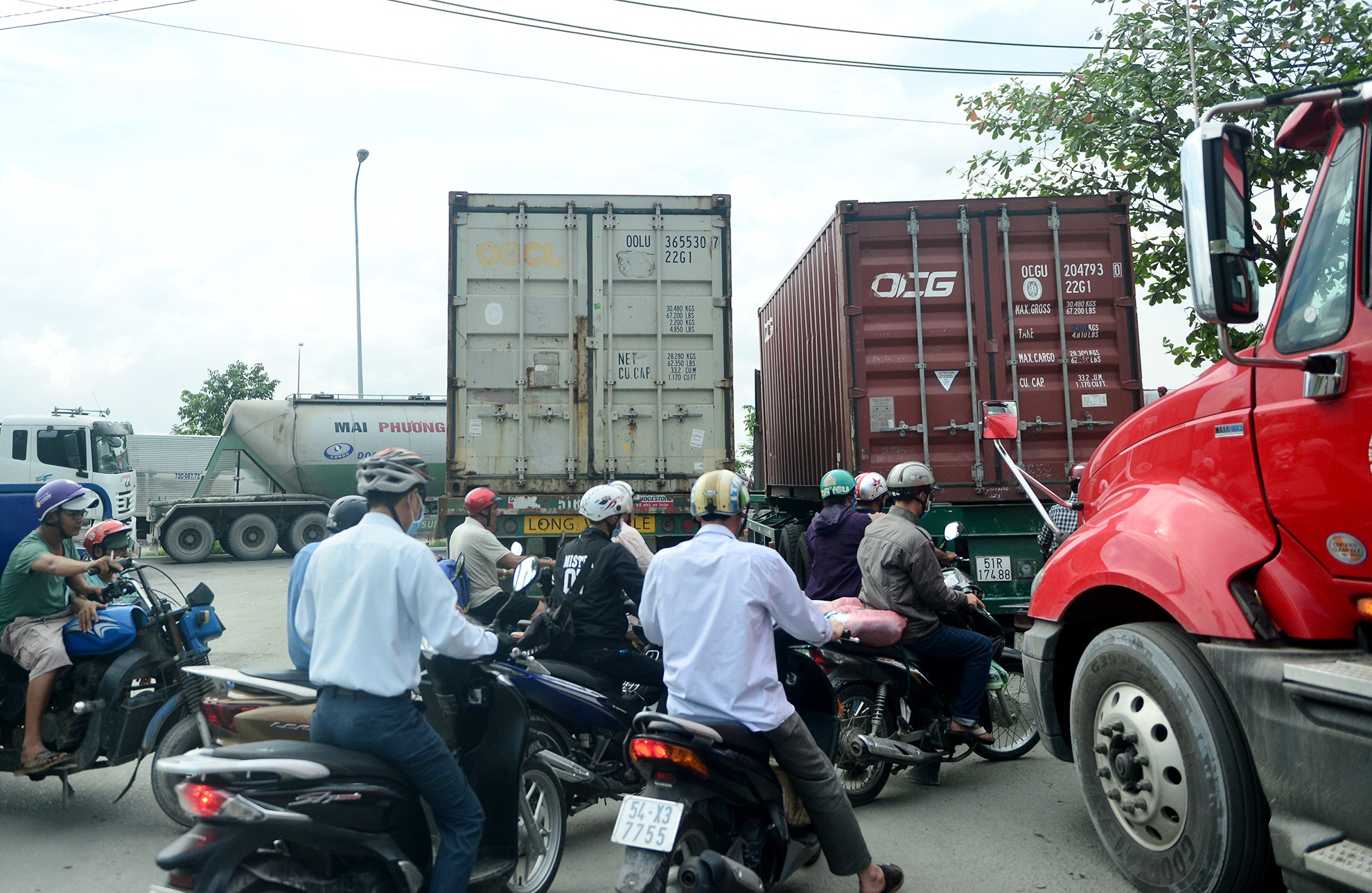 xe co bo qua cau Phu My anh 12