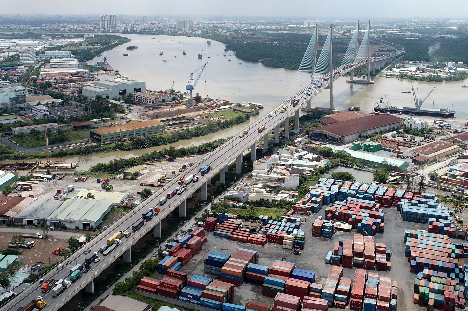 xe co bo qua cau Phu My anh 2