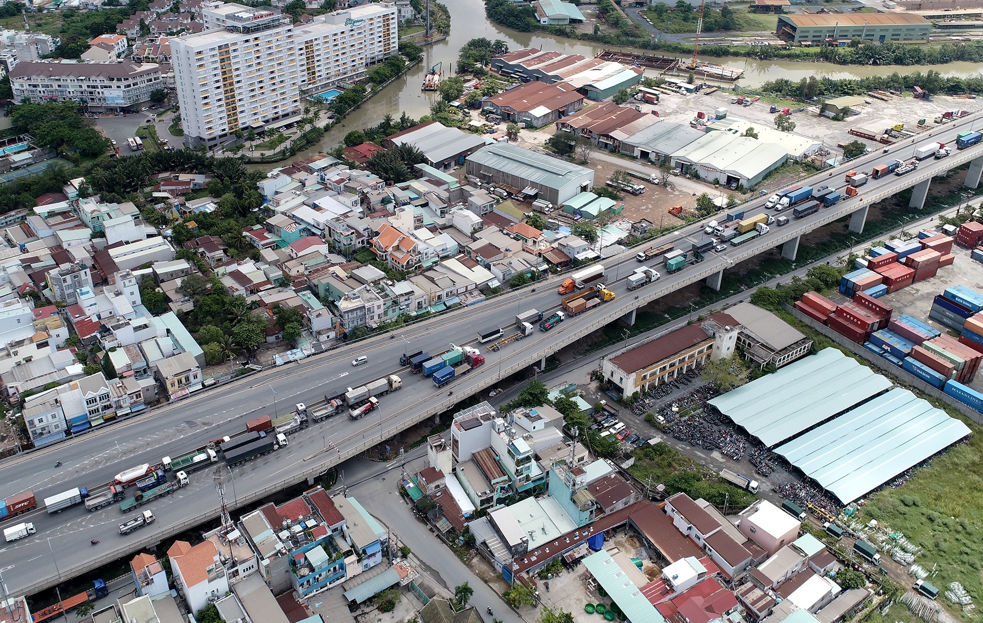 xe co bo qua cau Phu My anh 3