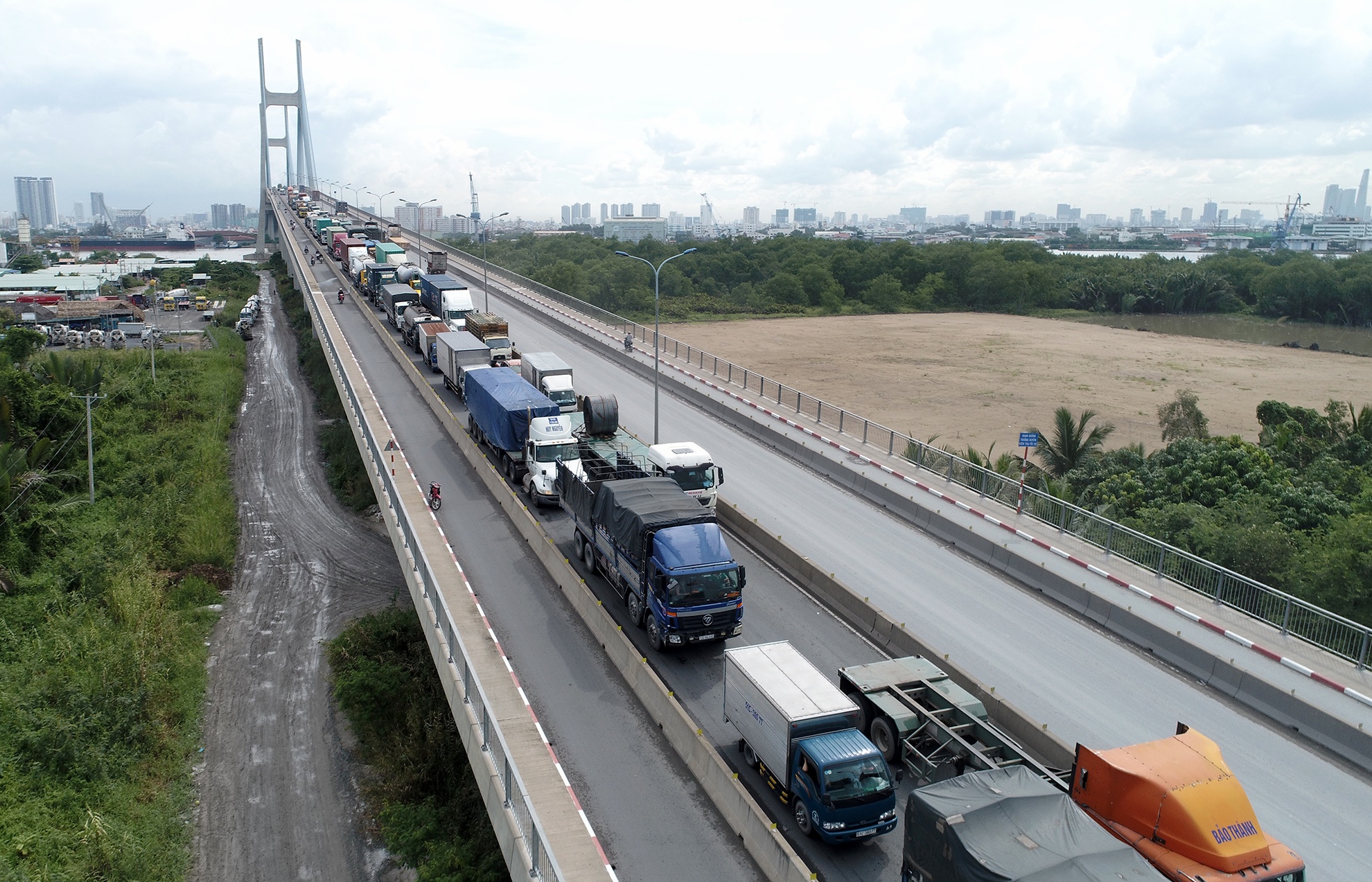 xe co bo qua cau Phu My anh 6