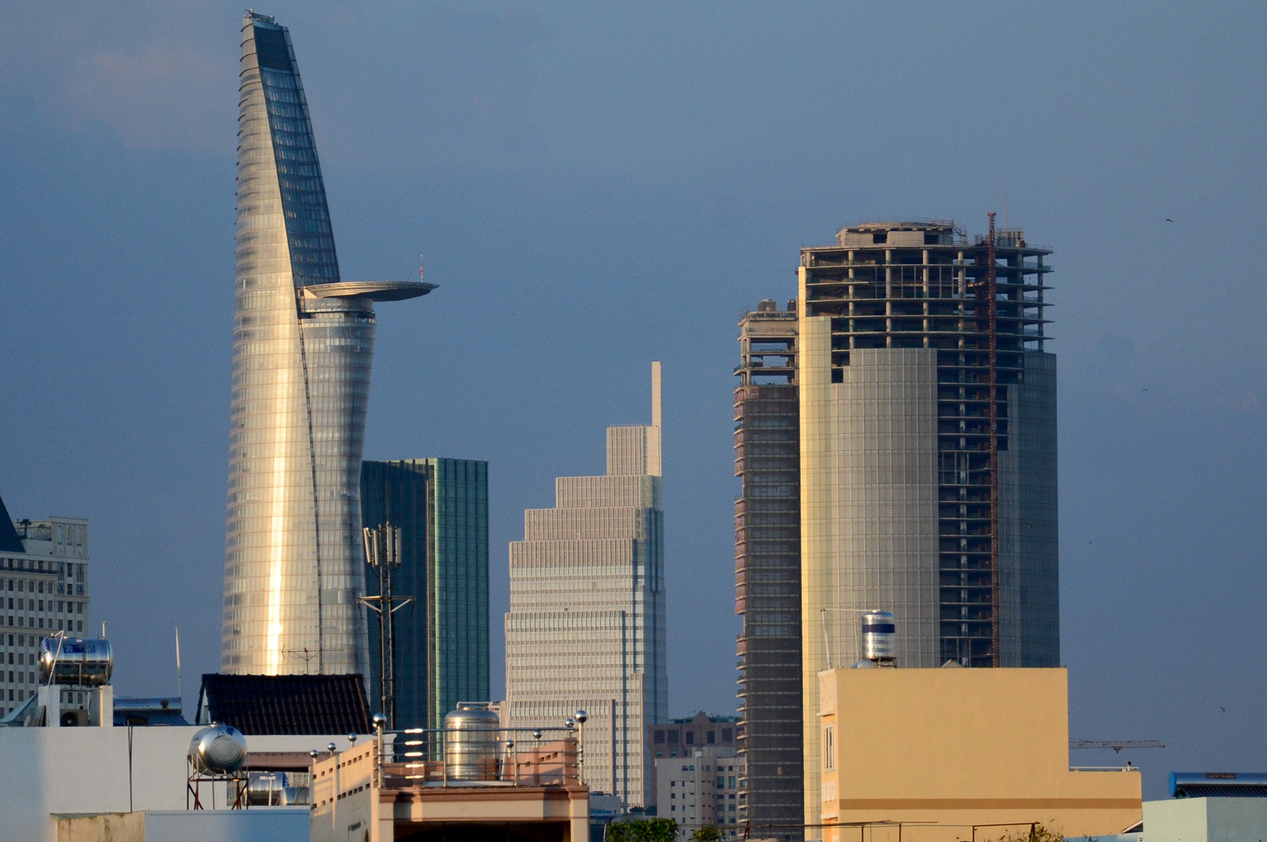 Can canh 3 du an tren dat vang lam xau Sai Gon hinh anh