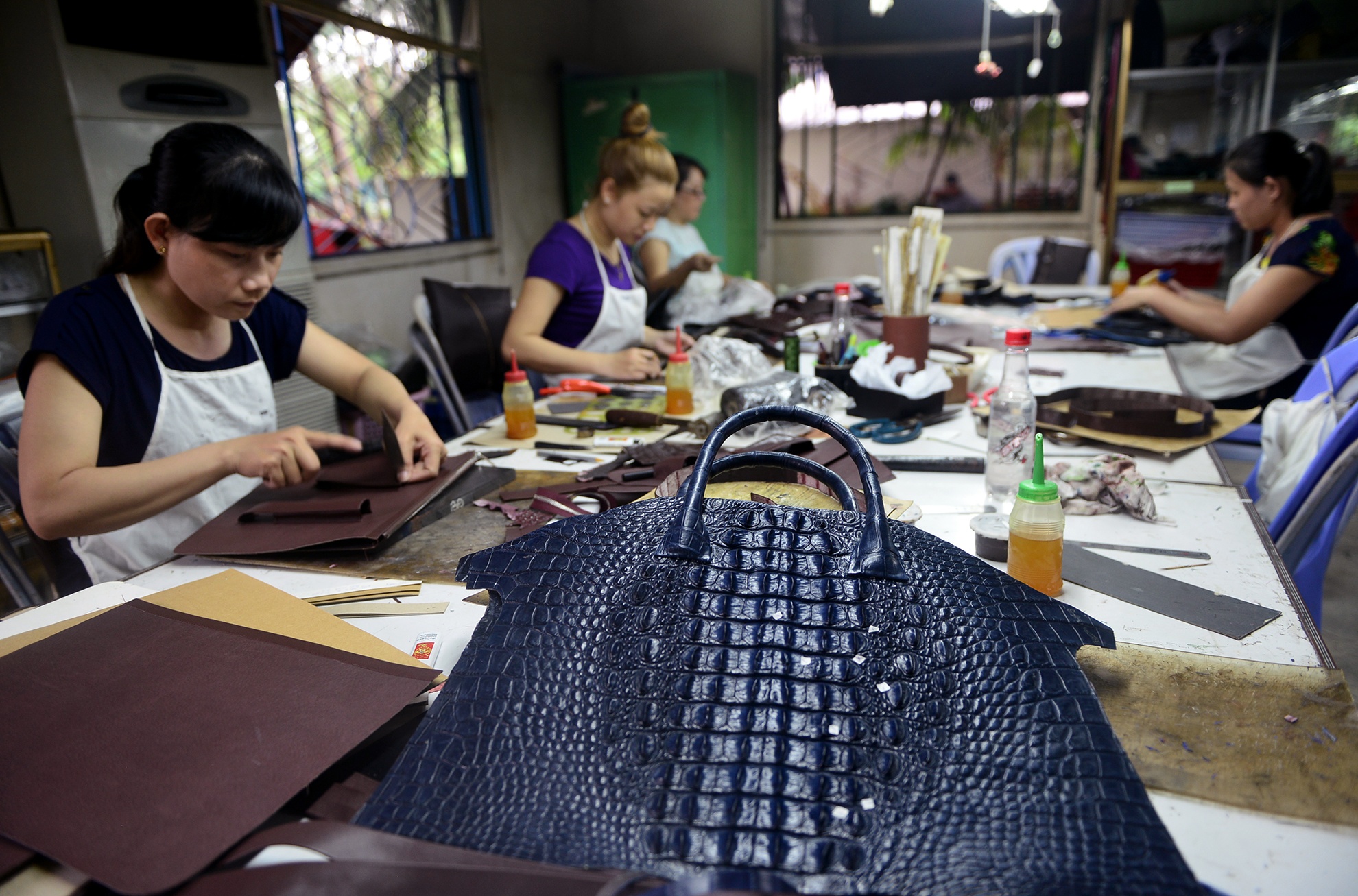 Ben trong trai ca sau san xuat khep kin o Sai Gon anh 13