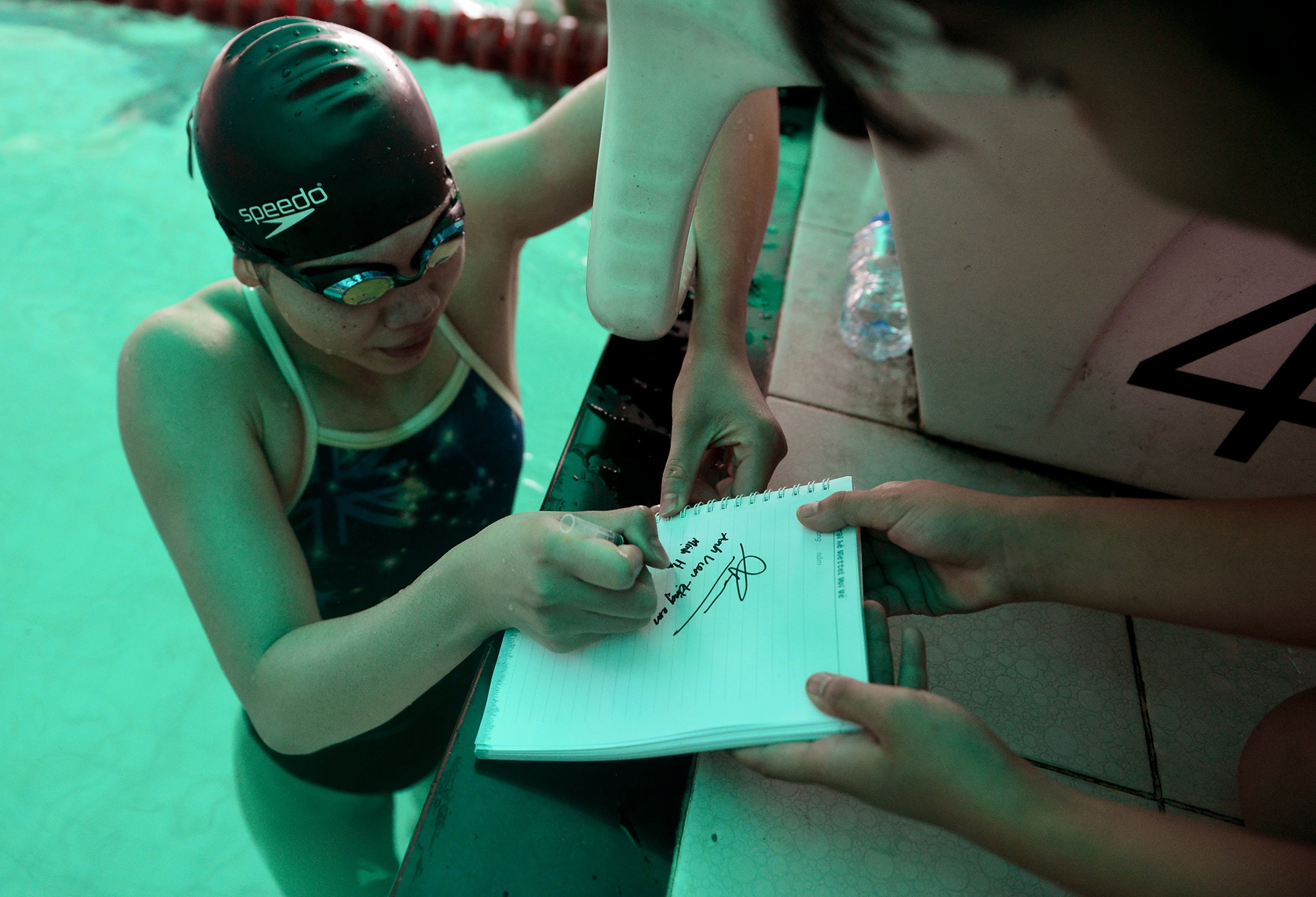 Anh Vien tap ky nang boi cho tre em Sai Gon anh 12