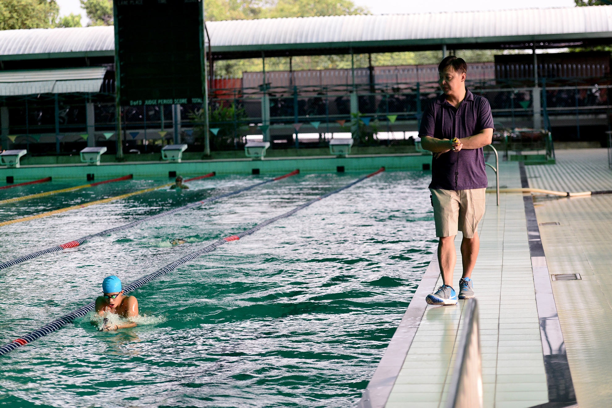 Anh Vien tap ky nang boi cho tre em Sai Gon anh 14