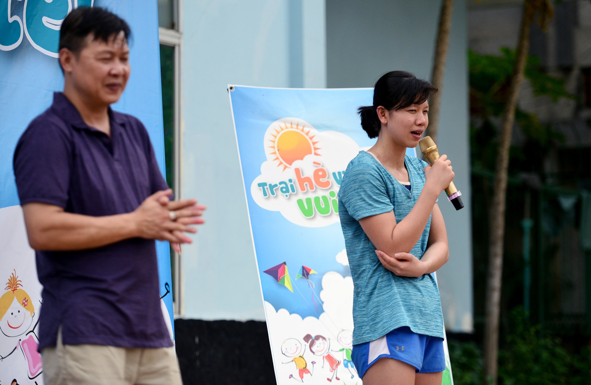 Anh Vien tap ky nang boi cho tre em Sai Gon anh 1