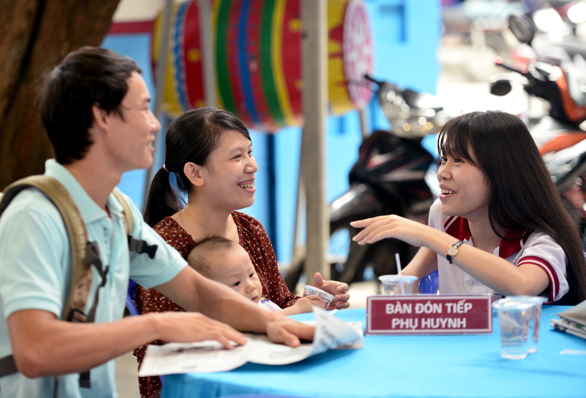 Canh on thi nuoc rut cua cac si tu Sai Gon anh 16