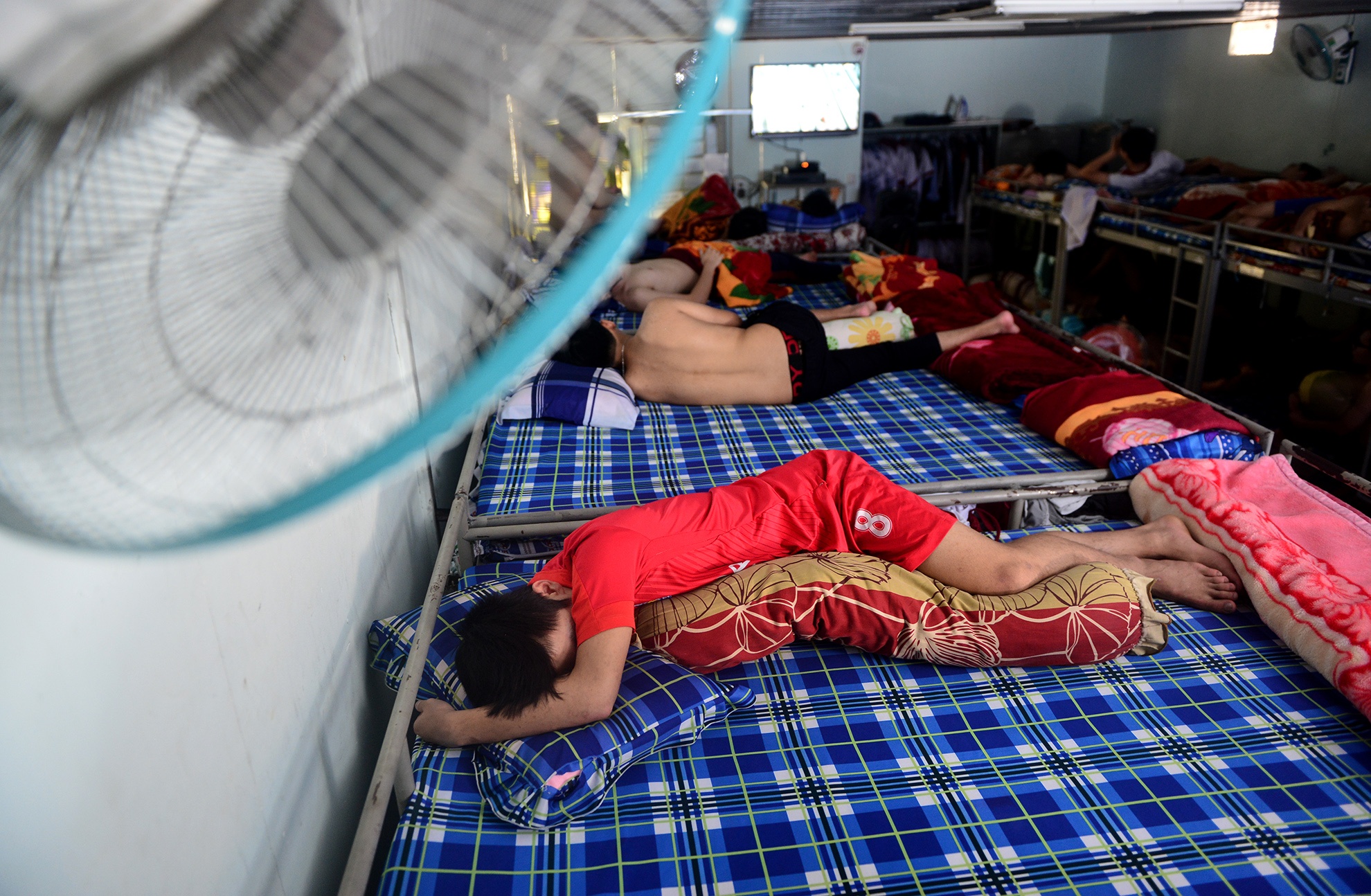 Canh on thi nuoc rut cua cac si tu Sai Gon anh 18