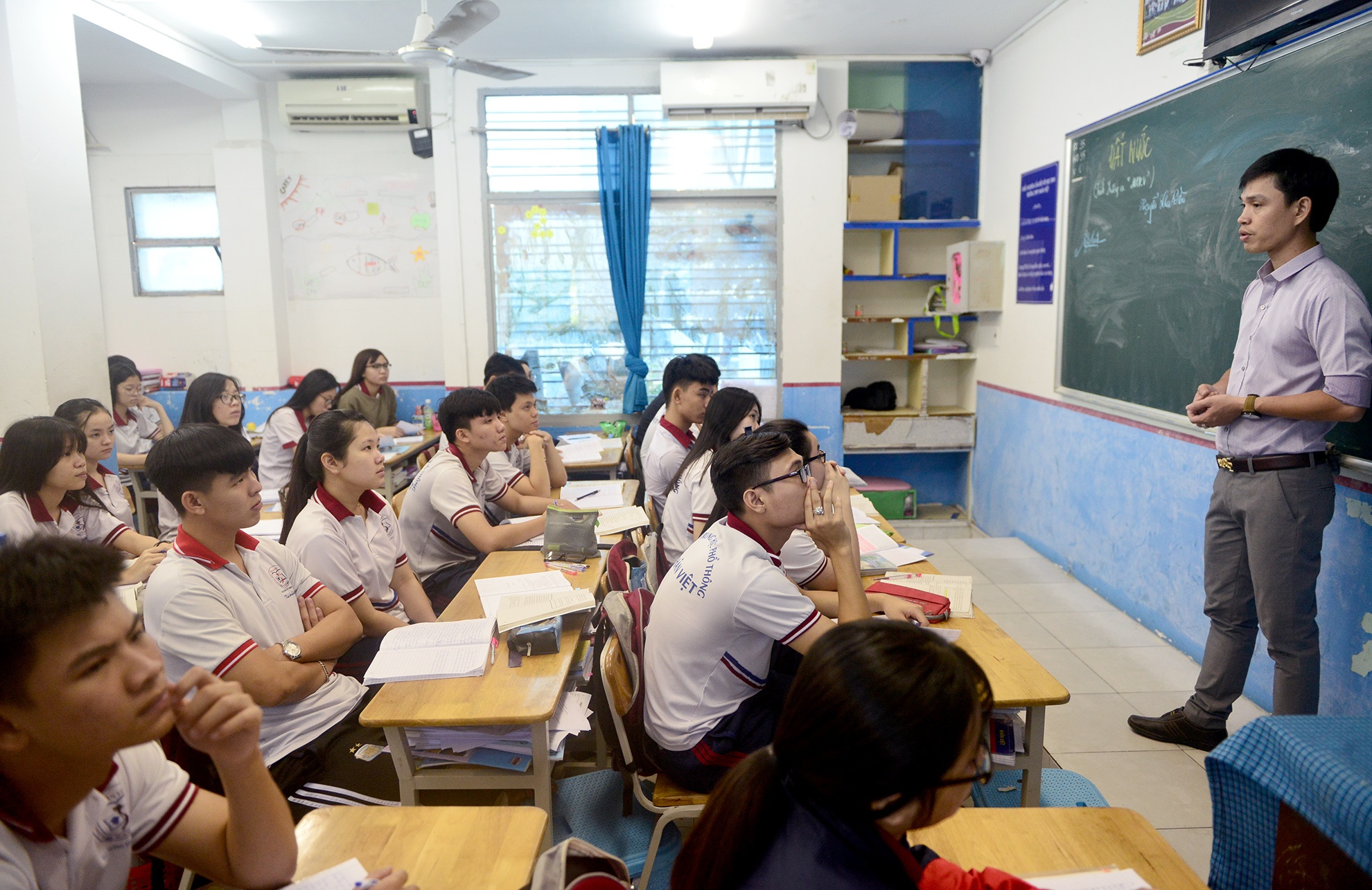 Canh on thi nuoc rut cua cac si tu Sai Gon anh 1