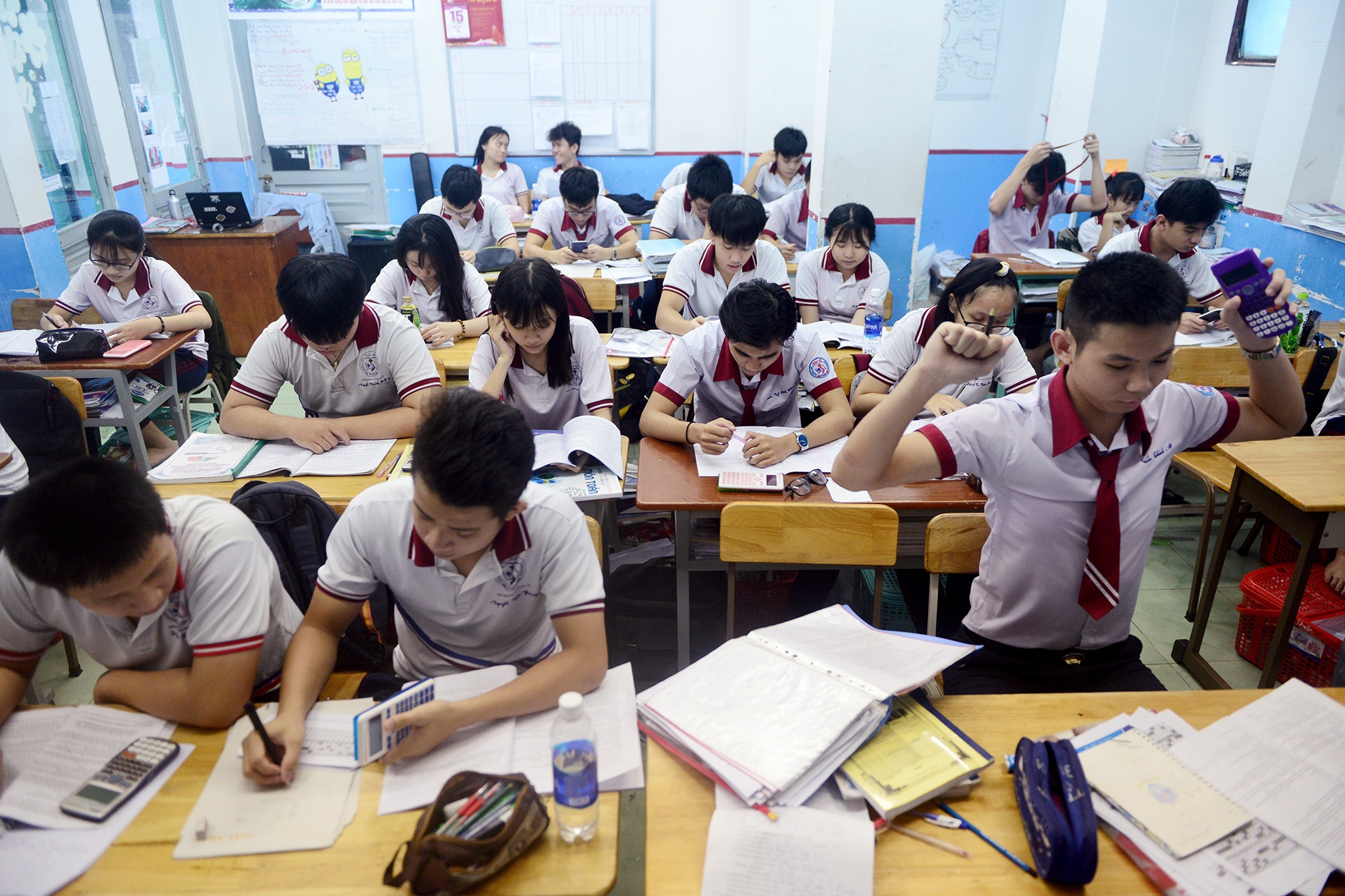 Canh on thi nuoc rut cua cac si tu Sai Gon hinh anh