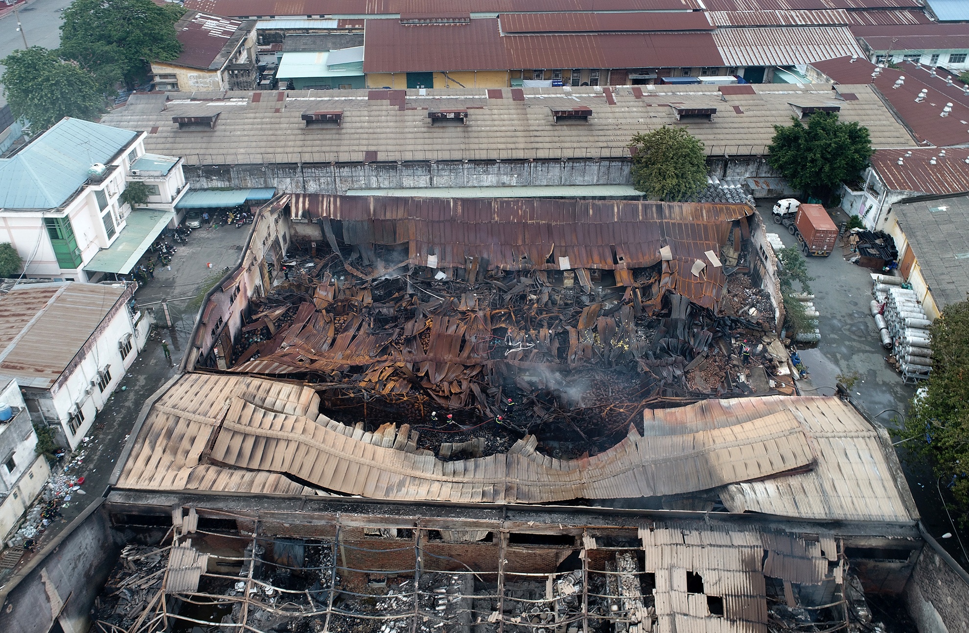 Khu kho hang sat cang Sai Gon tan hoang sau vu cha anh 13