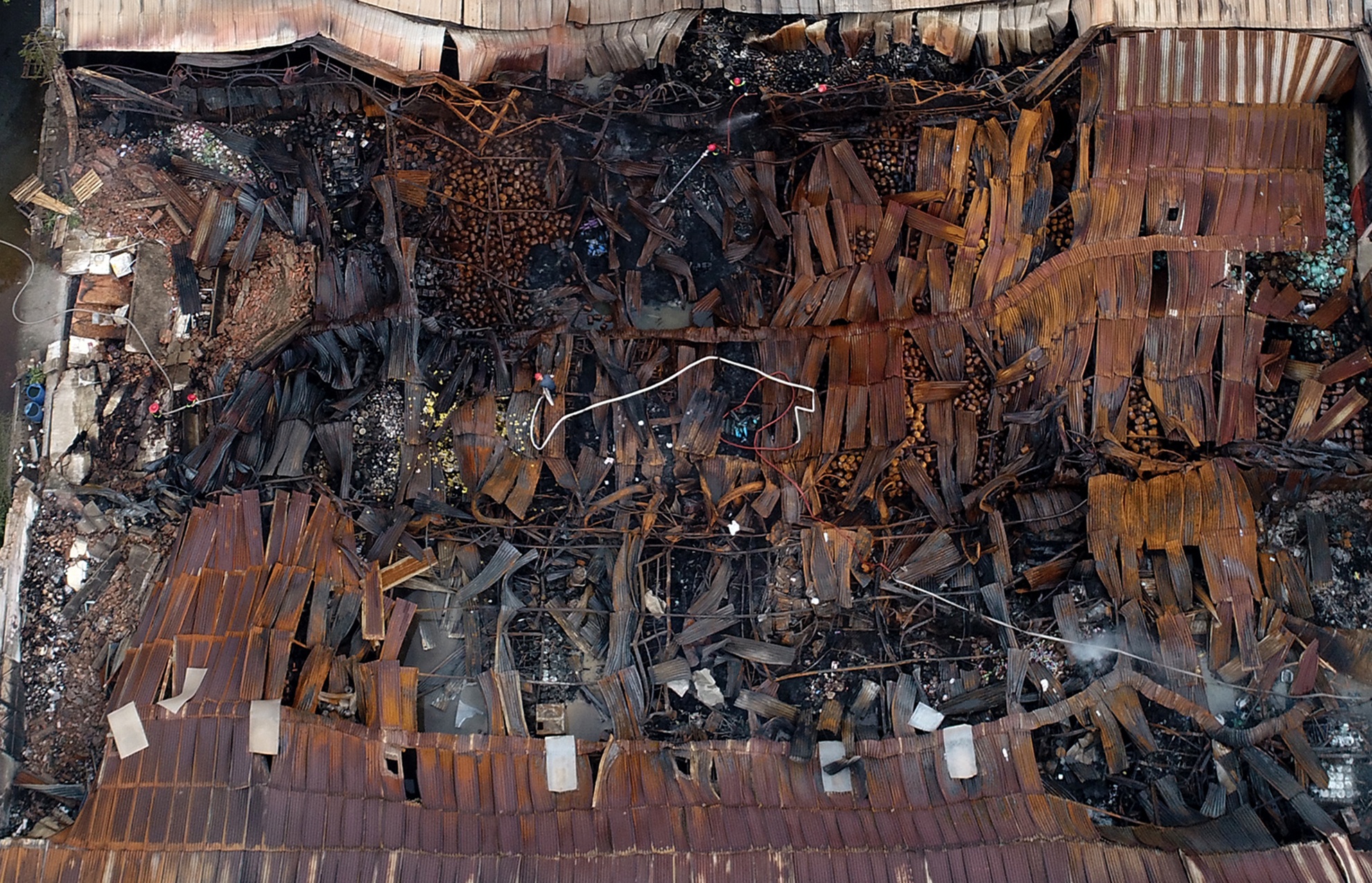 Khu kho hang sat cang Sai Gon tan hoang sau vu cha anh 7