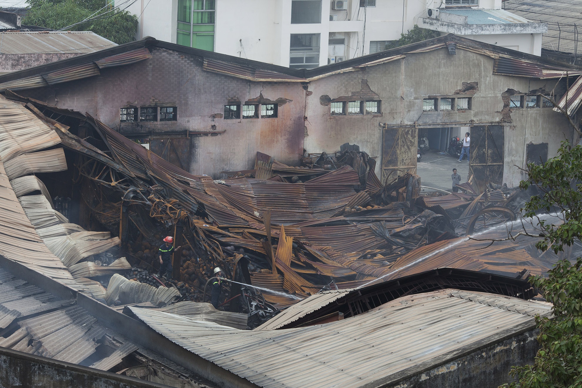 Khu kho hang sat cang Sai Gon tan hoang sau vu cha anh 9