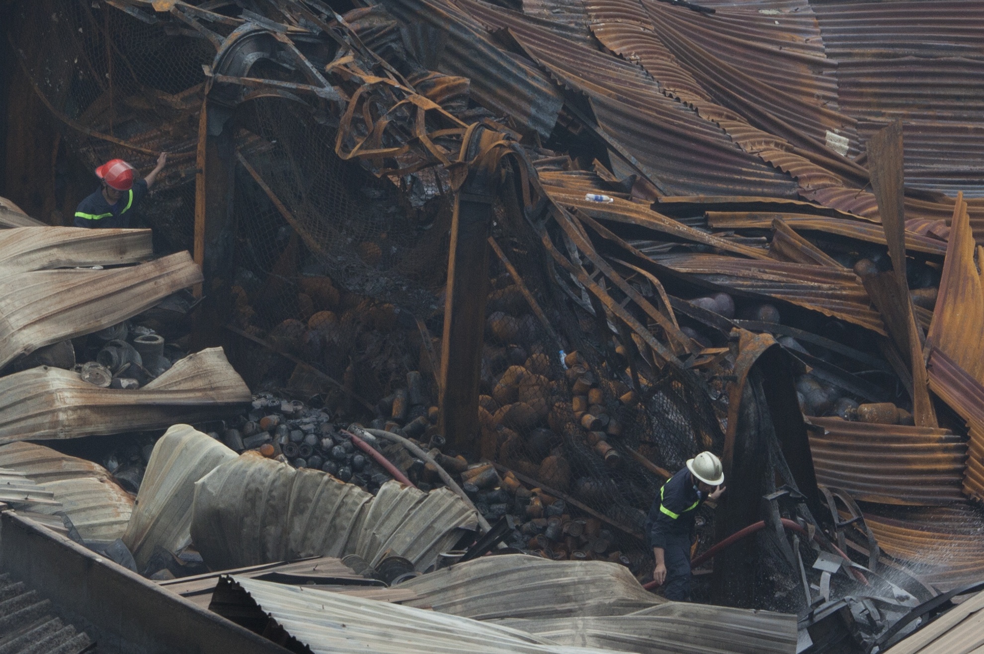 Khu kho hang sat cang Sai Gon tan hoang sau vu cha anh 10