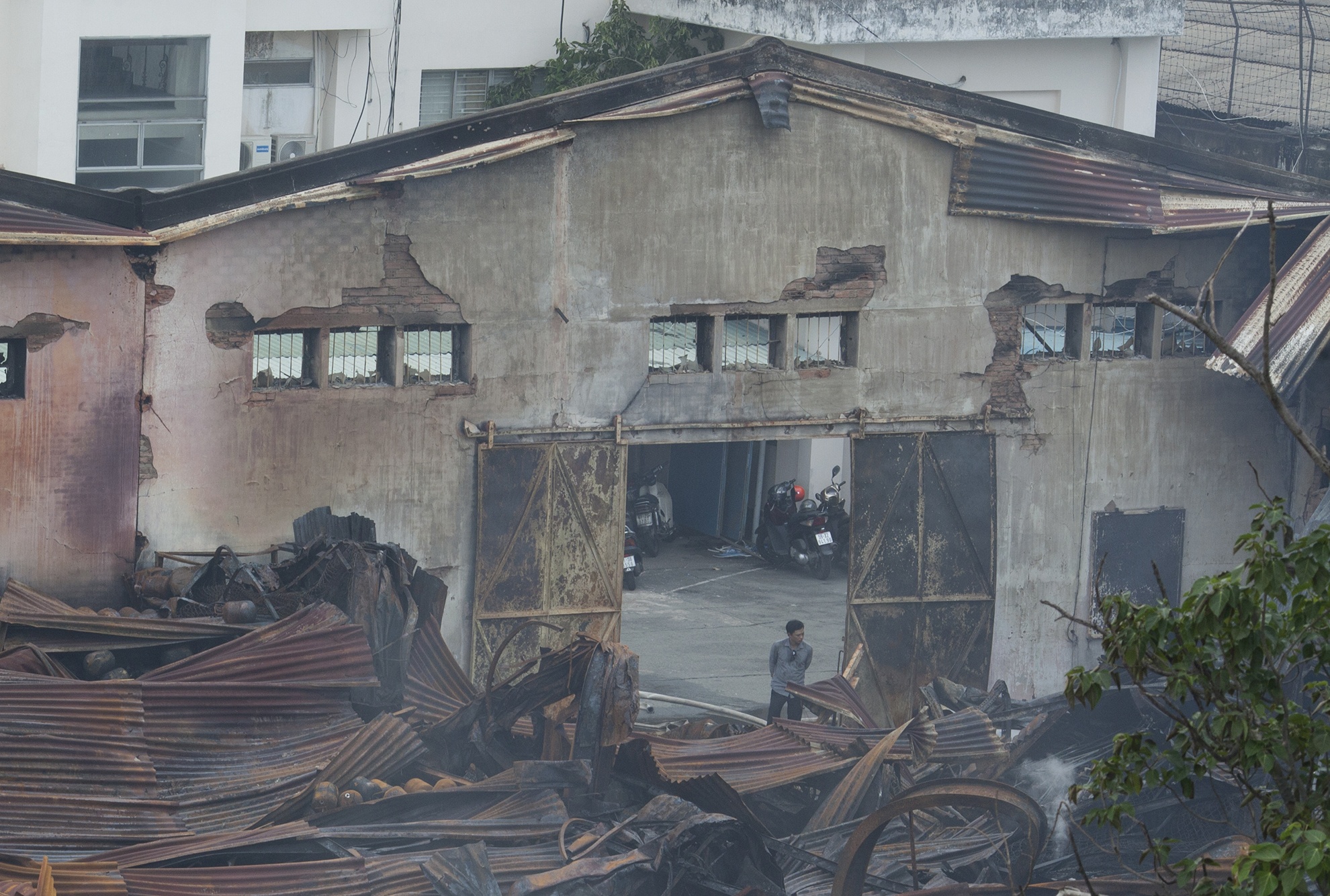 Khu kho hang sat cang Sai Gon tan hoang sau vu cha anh 12