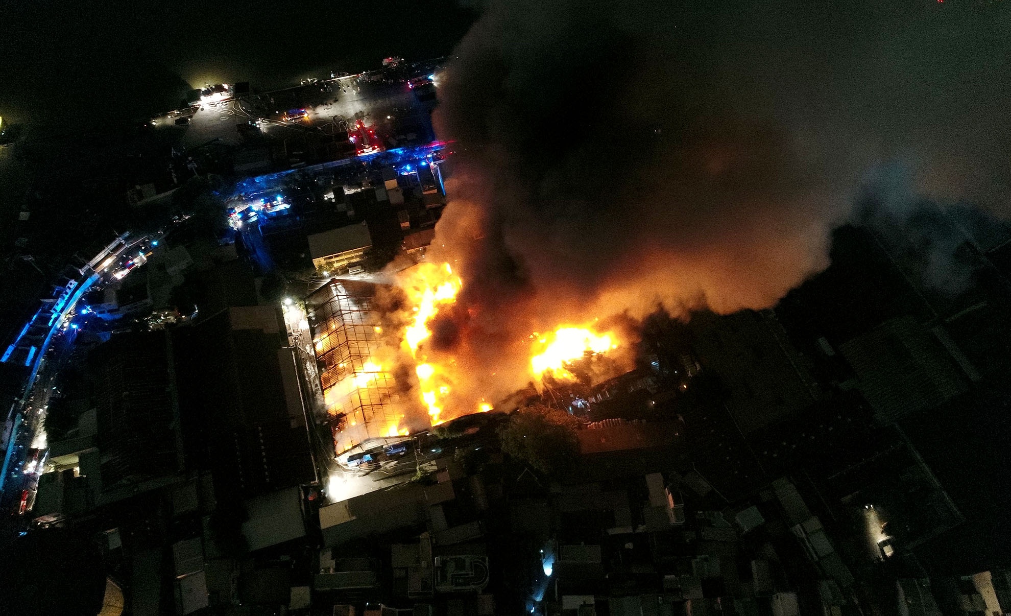 Khu kho hang sat cang Sai Gon tan hoang sau vu cha anh 1