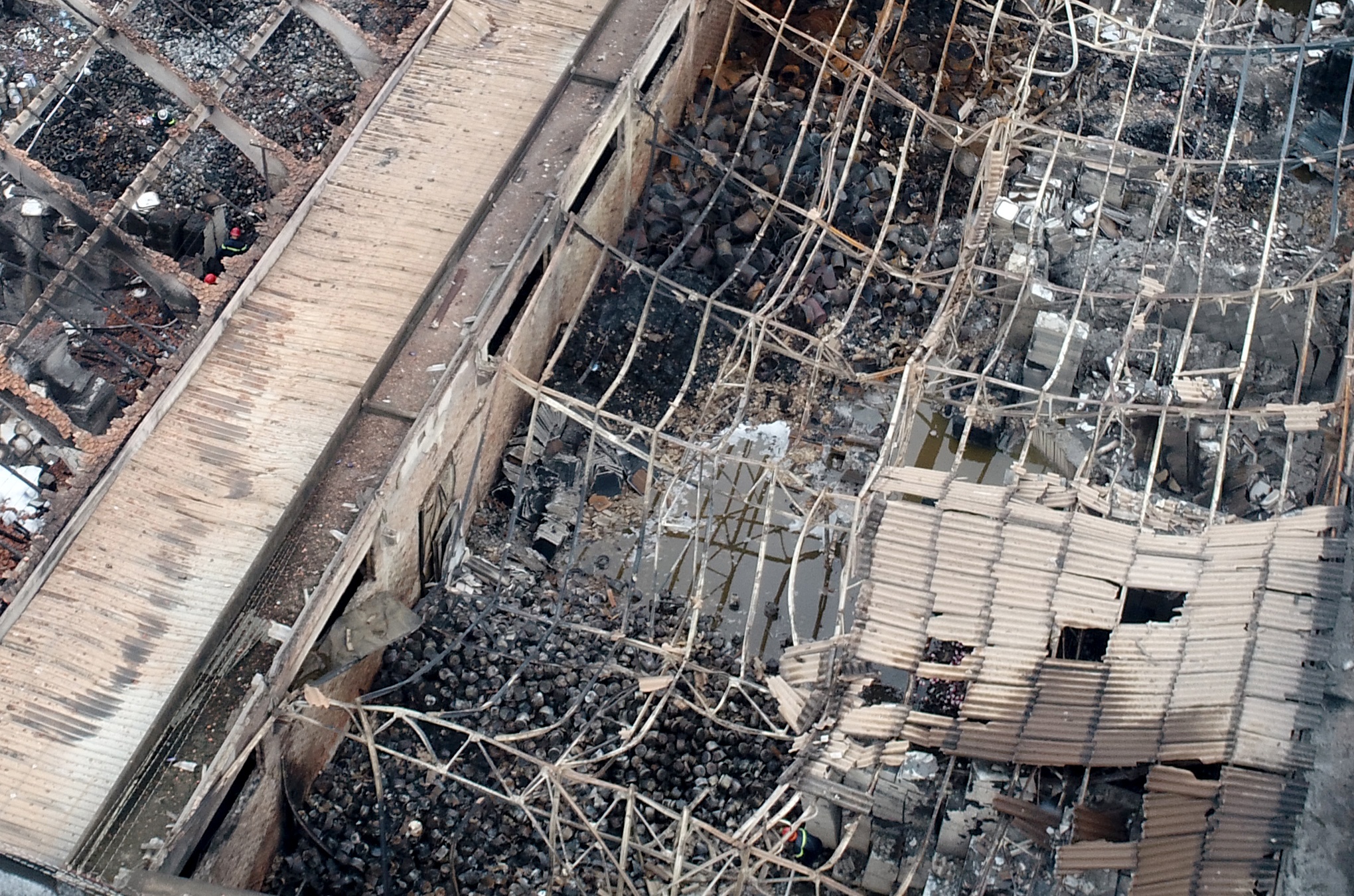 Khu kho hang sat cang Sai Gon tan hoang sau vu cha anh 5