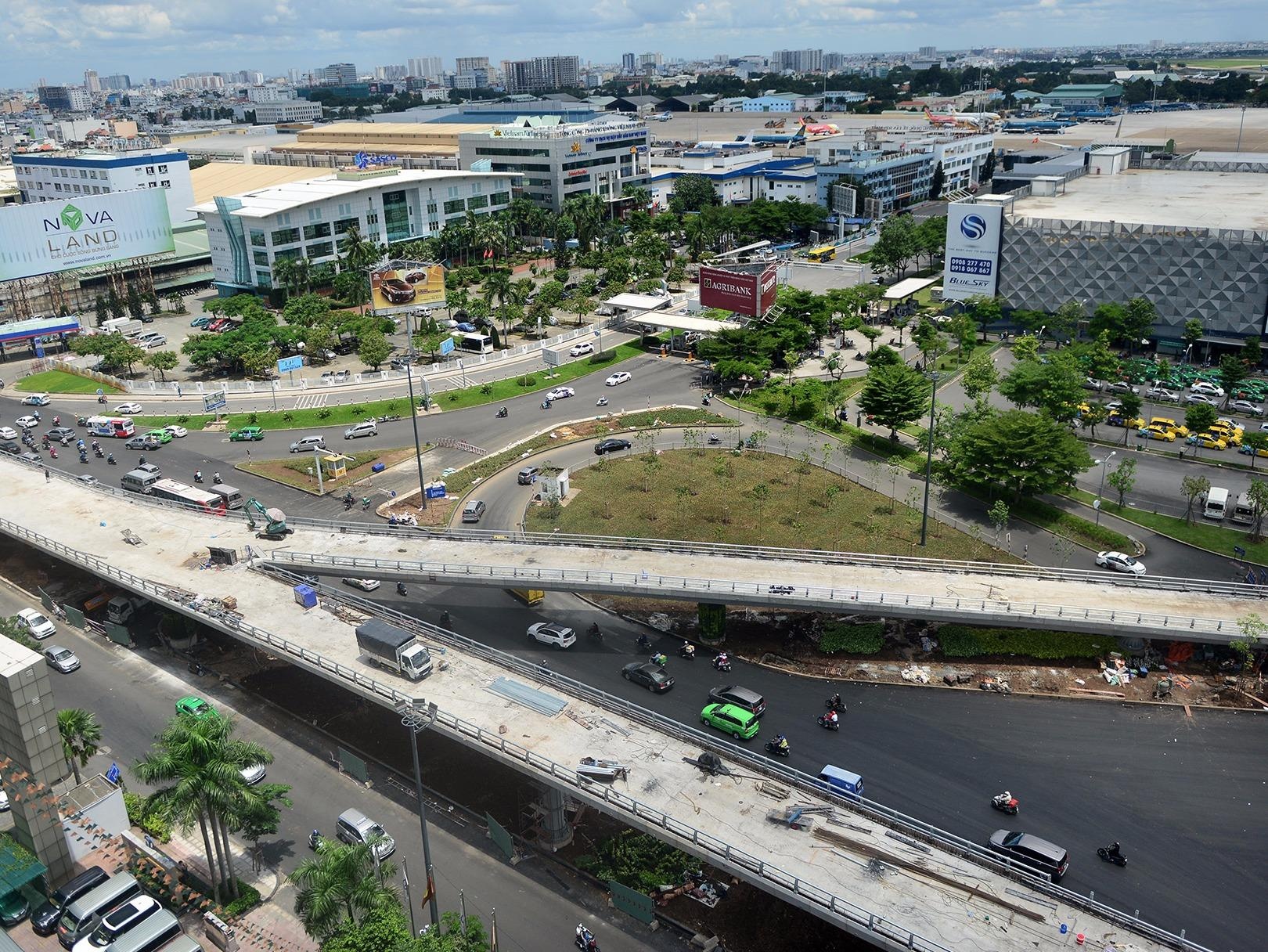 Cau vuot cua ngo Tan Son Nhat truoc ngay khanh thanh hinh anh