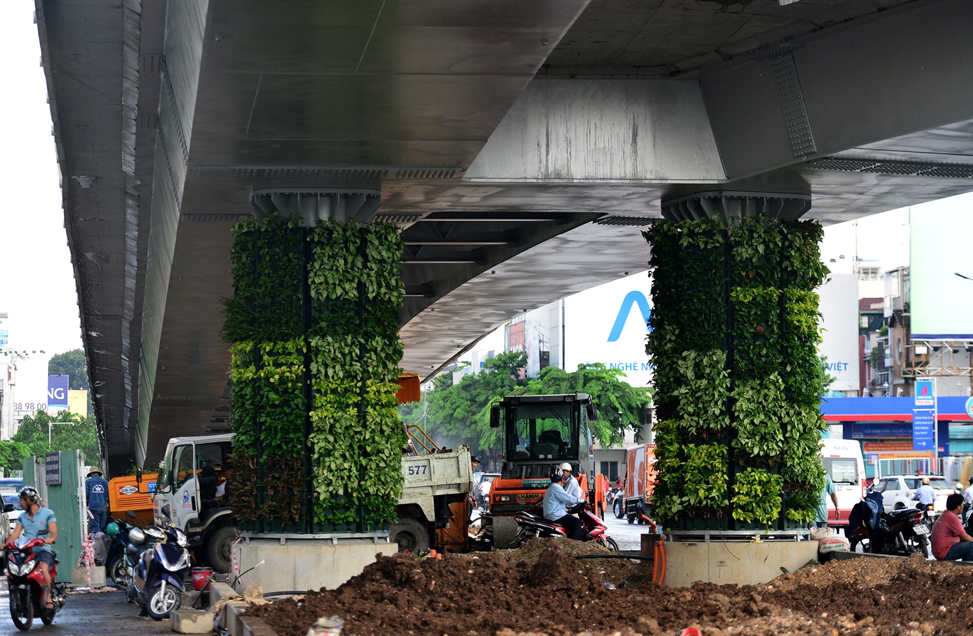 Hai cau vuot giai cuu ket xe truoc san bay anh 11