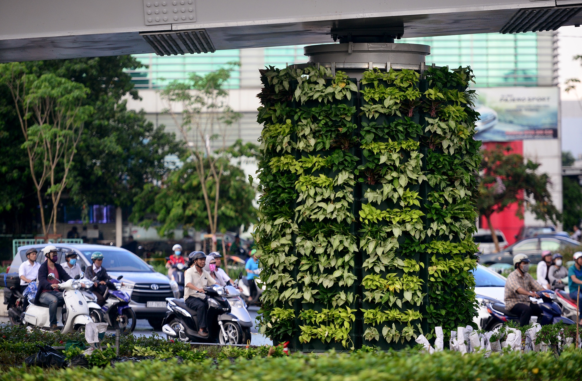 Hai cau vuot giai cuu ket xe truoc san bay anh 12