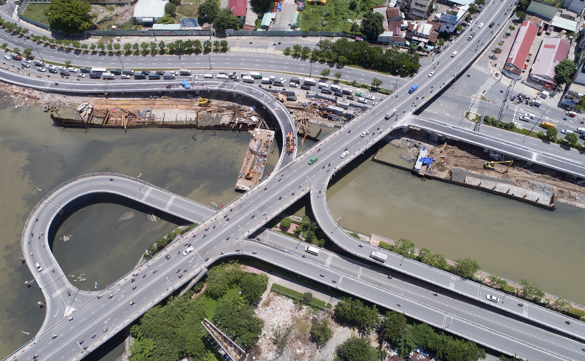 Dien mao moi cua cau Nguyen Van Cu o Sai Gon hinh anh