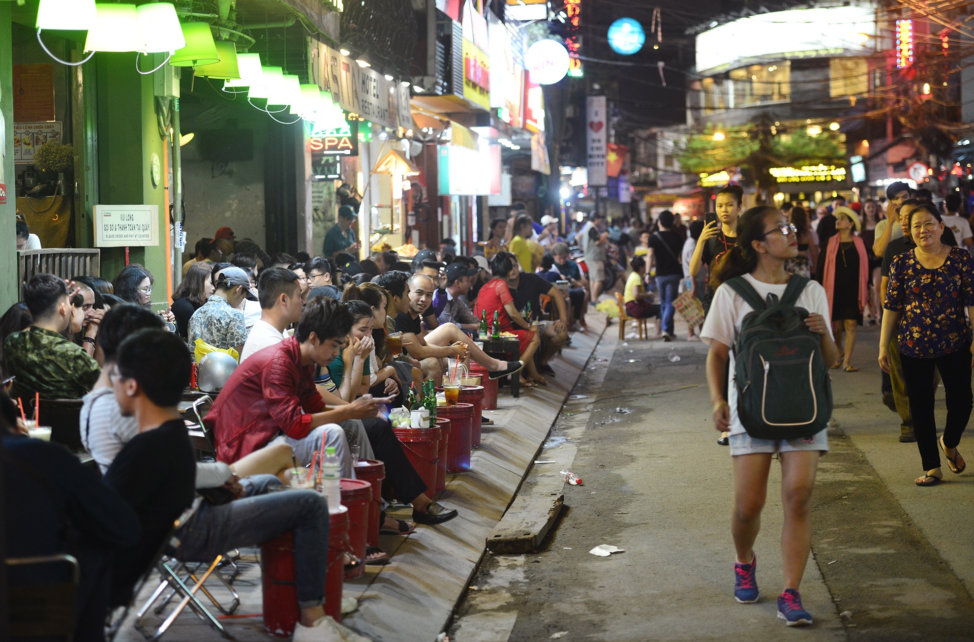 pho di bo Bui Vien hai ngay dau cam xe anh 11