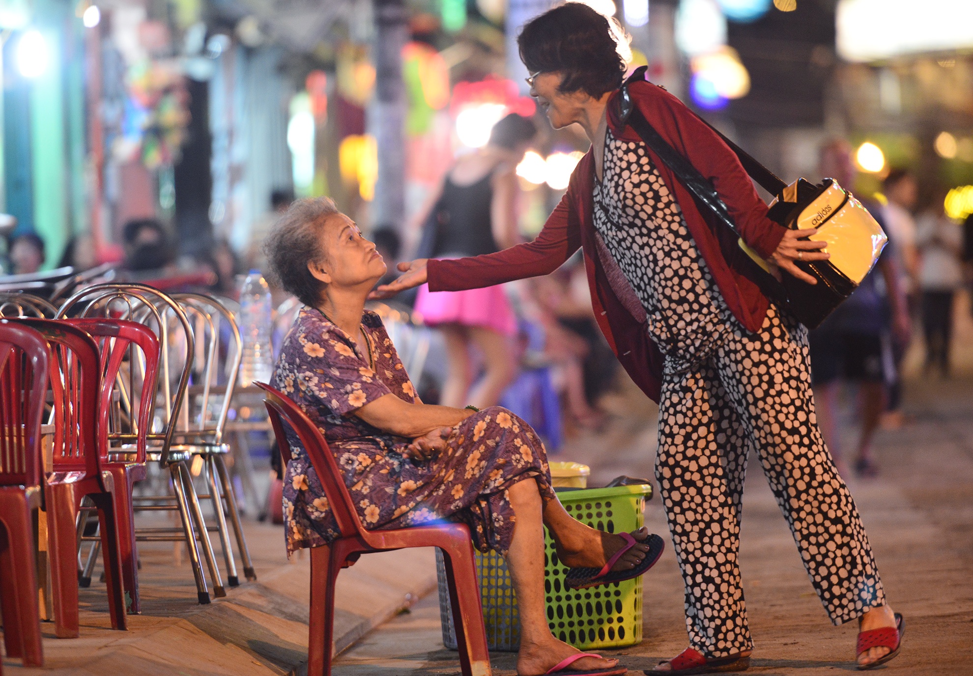 pho di bo Bui Vien hai ngay dau cam xe anh 12