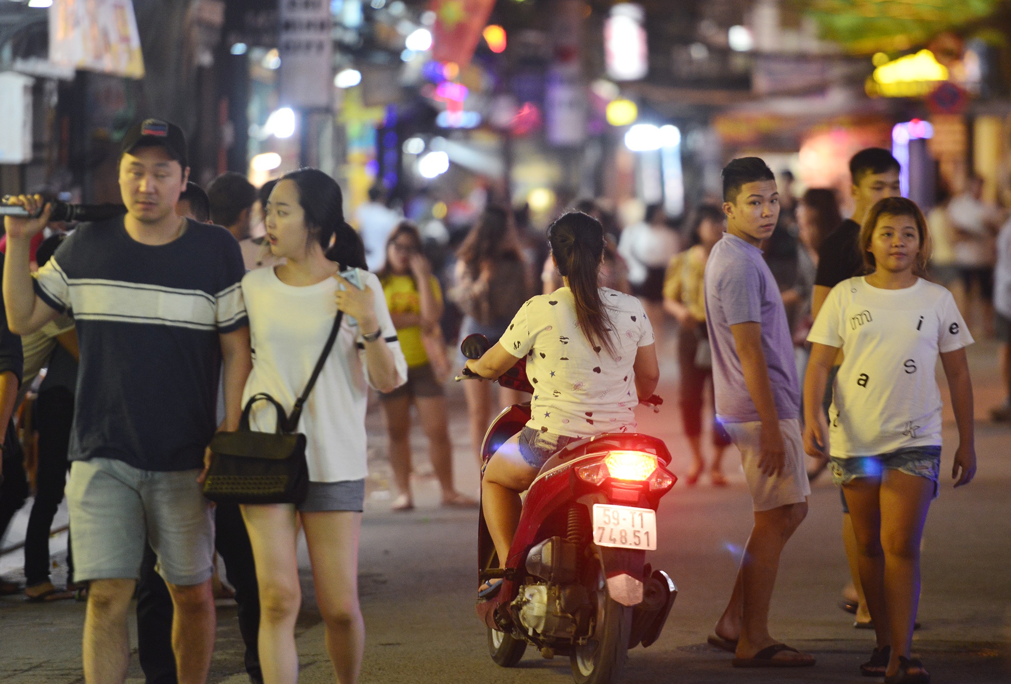 pho di bo Bui Vien hai ngay dau cam xe anh 14