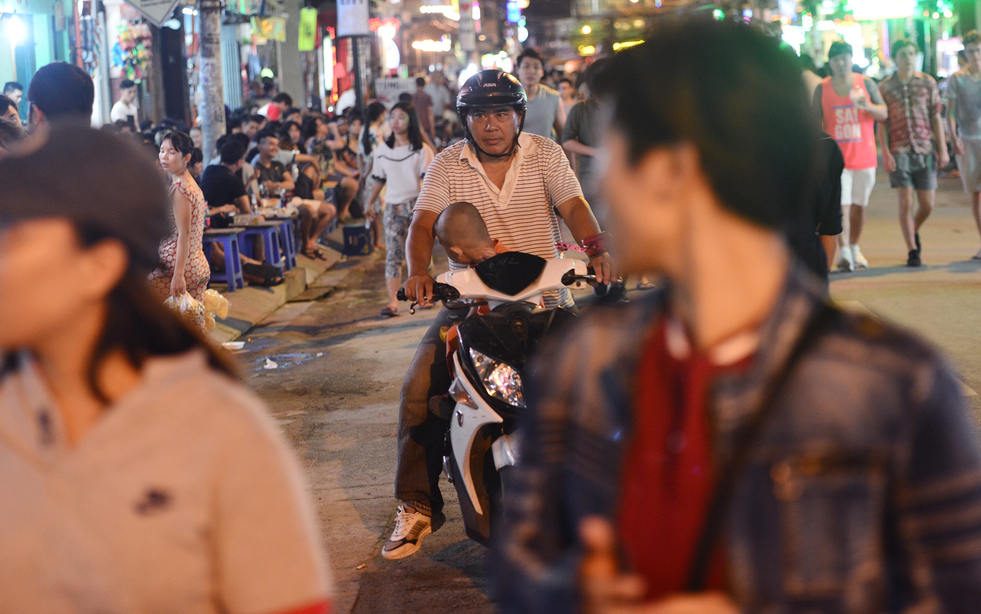 pho di bo Bui Vien hai ngay dau cam xe anh 15