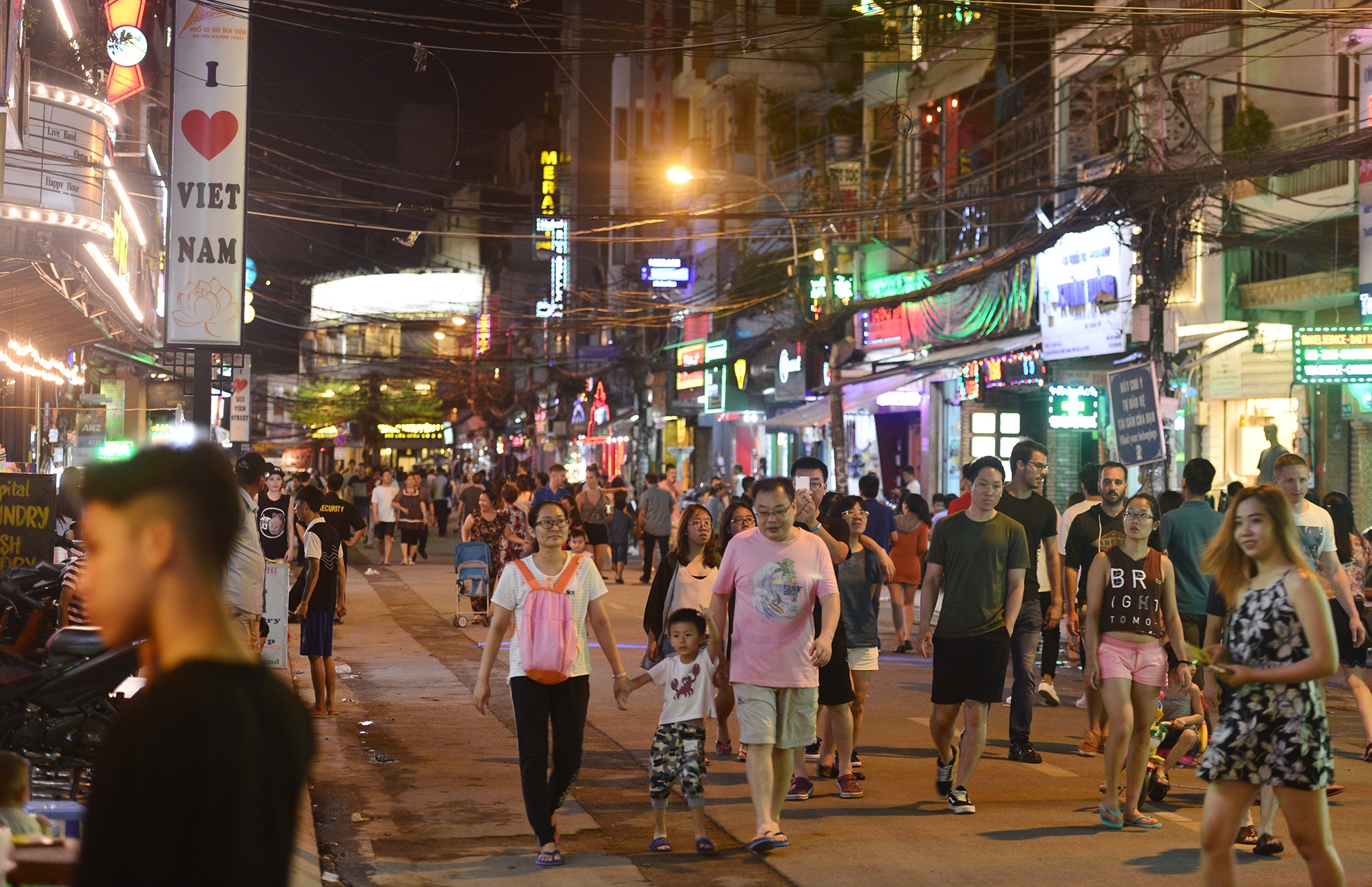 pho di bo Bui Vien hai ngay dau cam xe anh 6