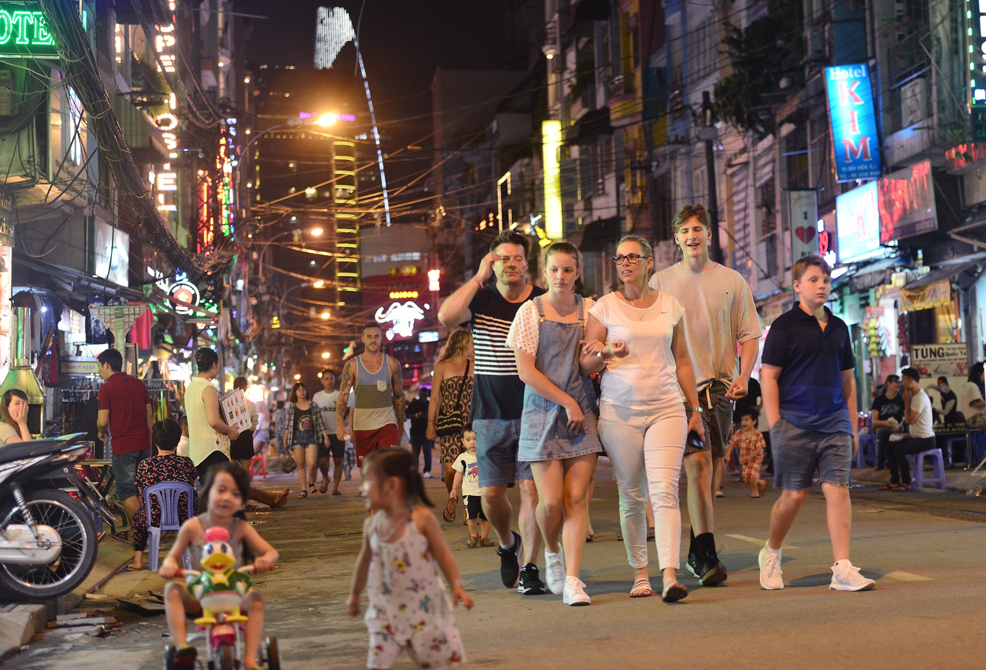 pho di bo Bui Vien hai ngay dau cam xe anh 7