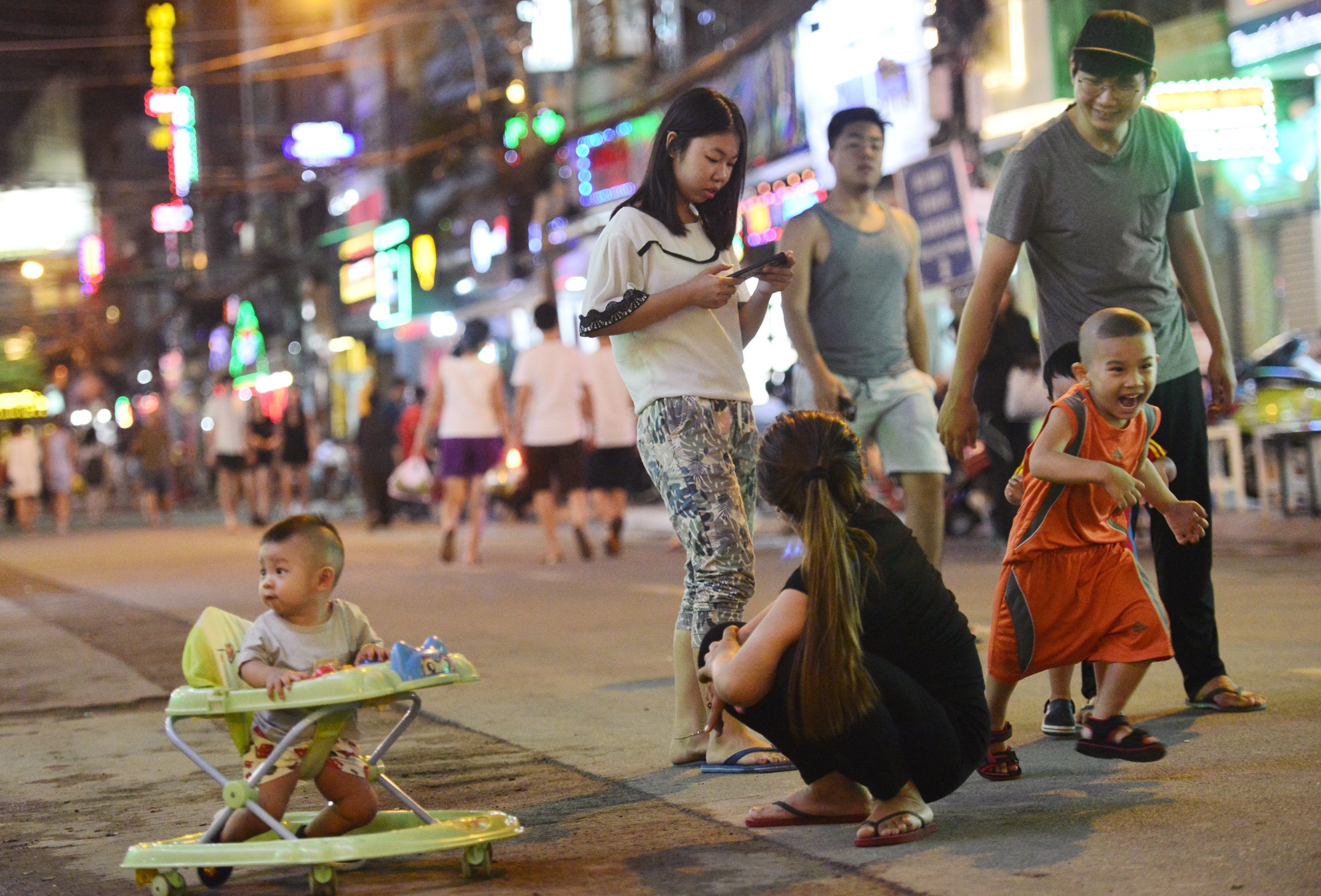 pho di bo Bui Vien hai ngay dau cam xe anh 8