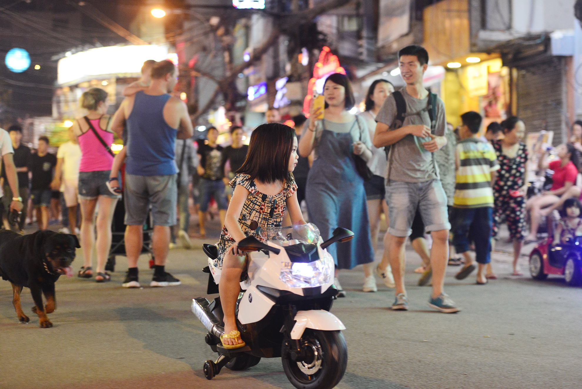 pho di bo Bui Vien hai ngay dau cam xe anh 9