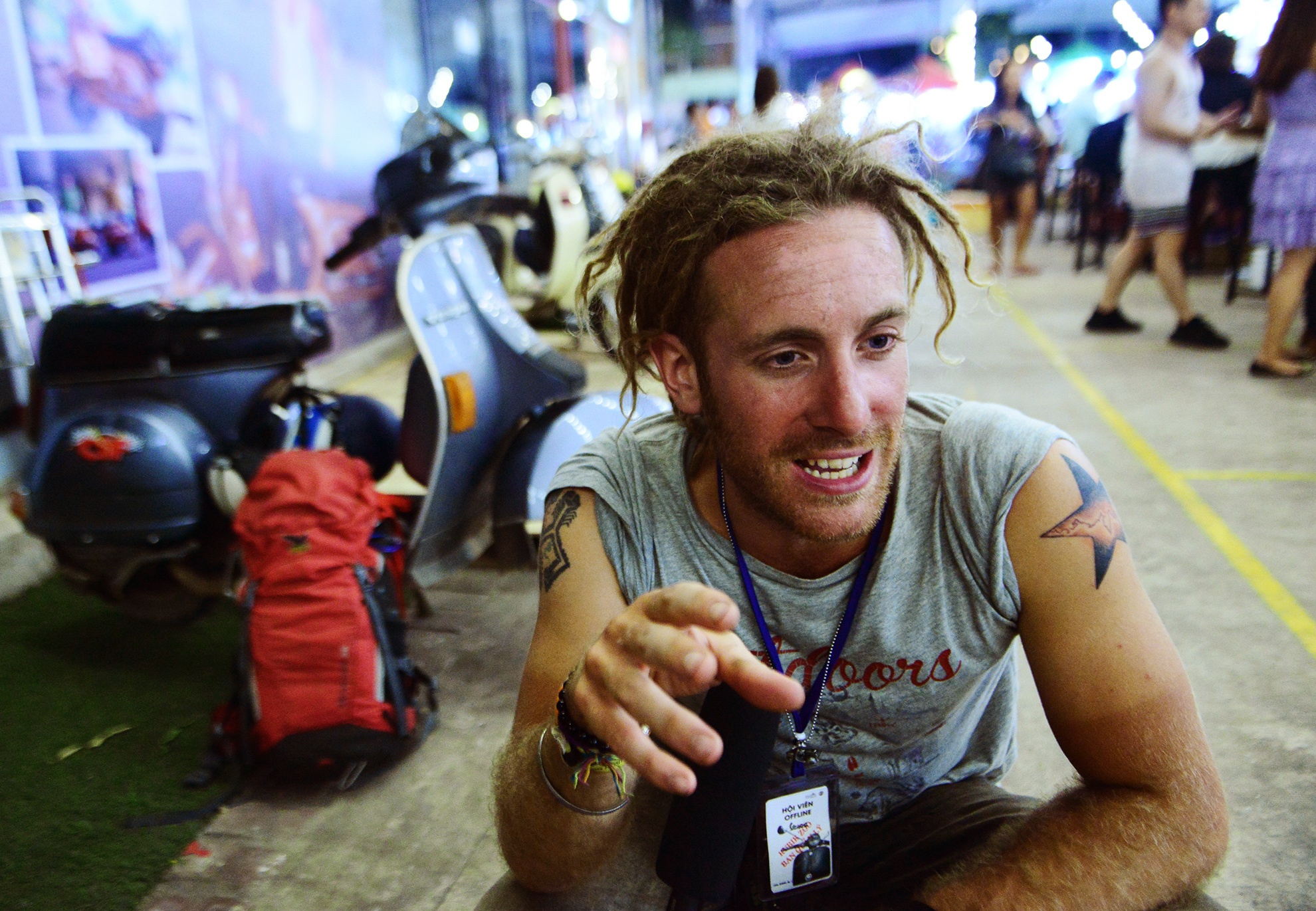 Chang trai di xe may tu Italy den Viet Nam anh 5