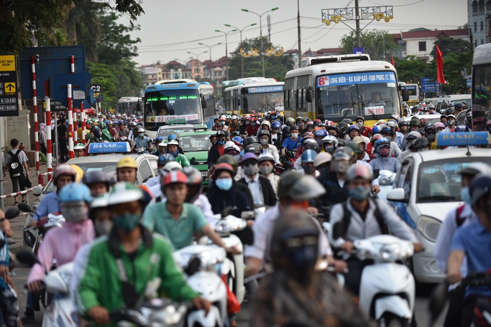 ket xe truoc san bay Tan Son Nhat anh 19