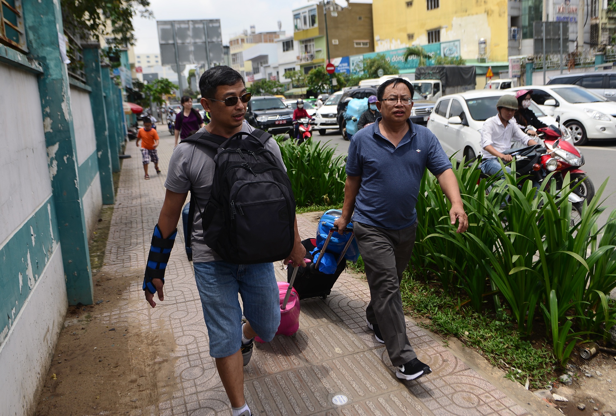 ket xe quanh san bay anh 11