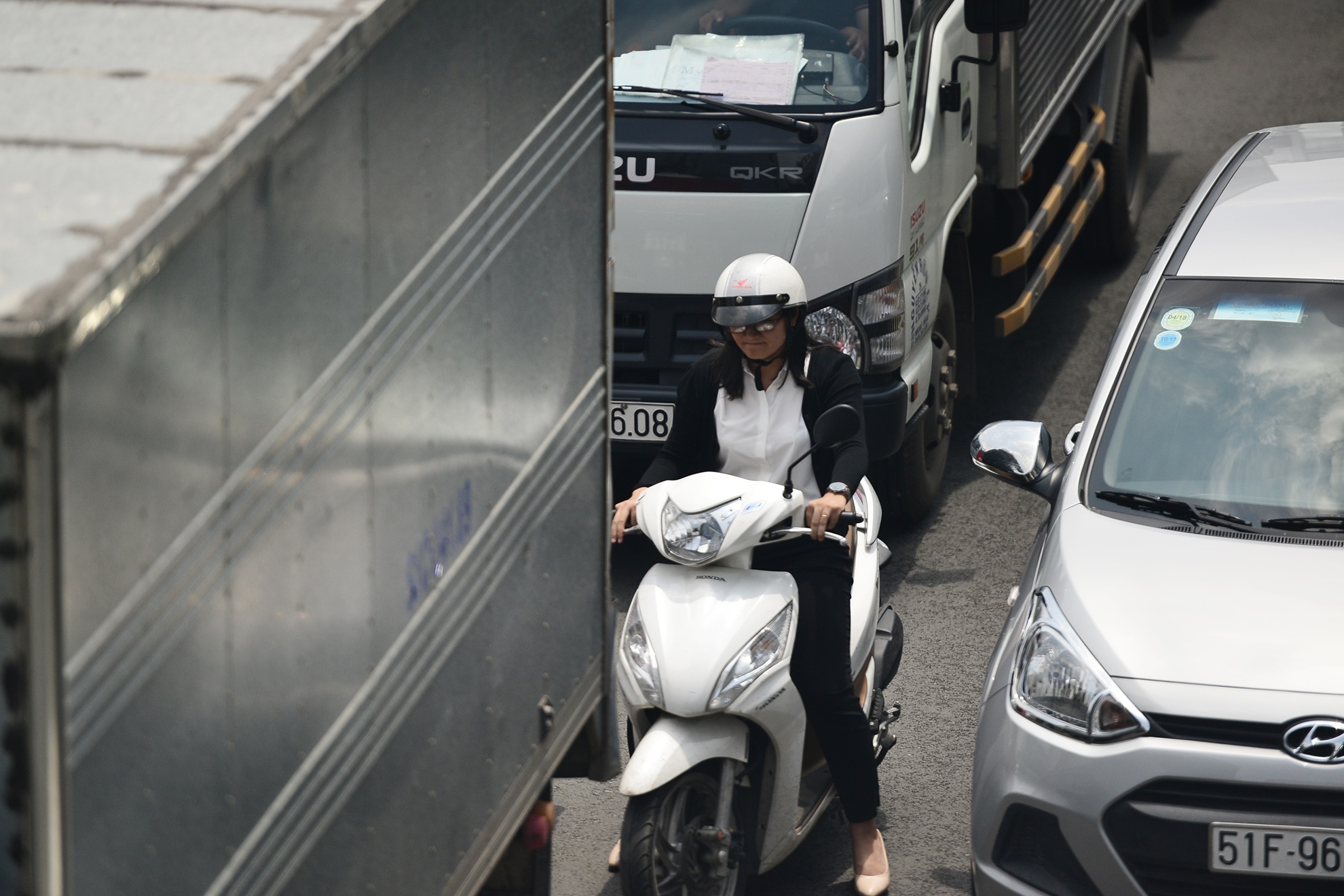 ket xe quanh san bay anh 5