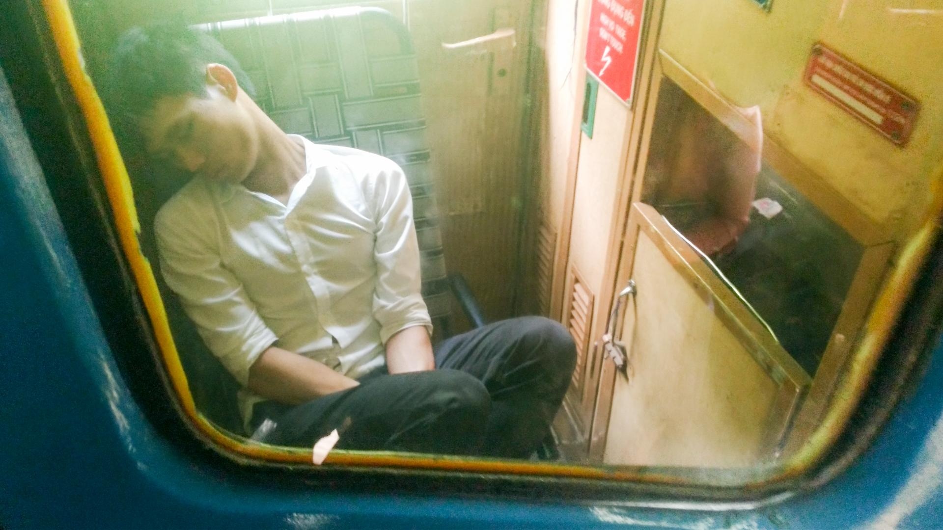 ket xe truoc san bay Tan Son Nhat anh 3