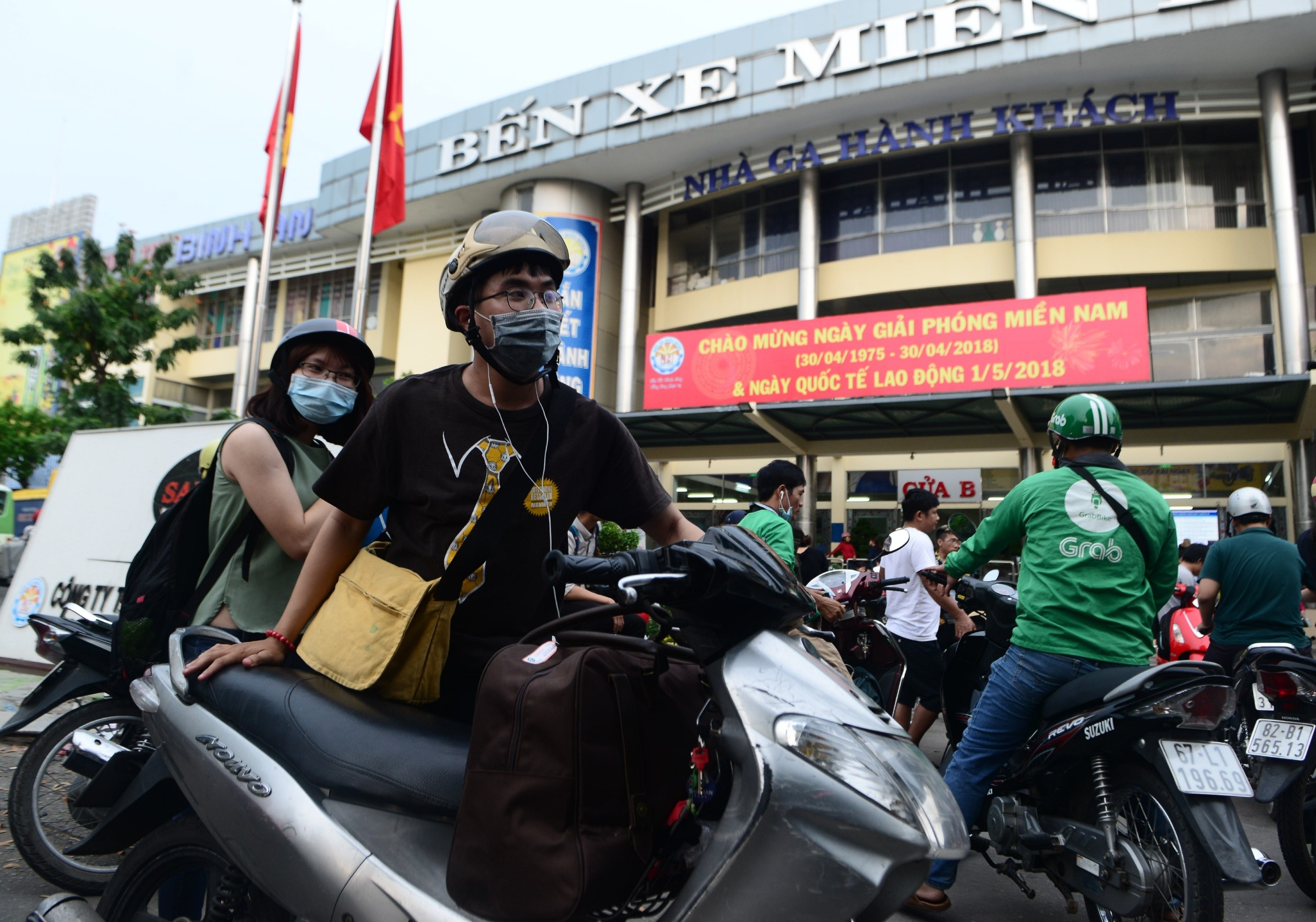 ket xe truoc san bay Tan Son Nhat anh 13